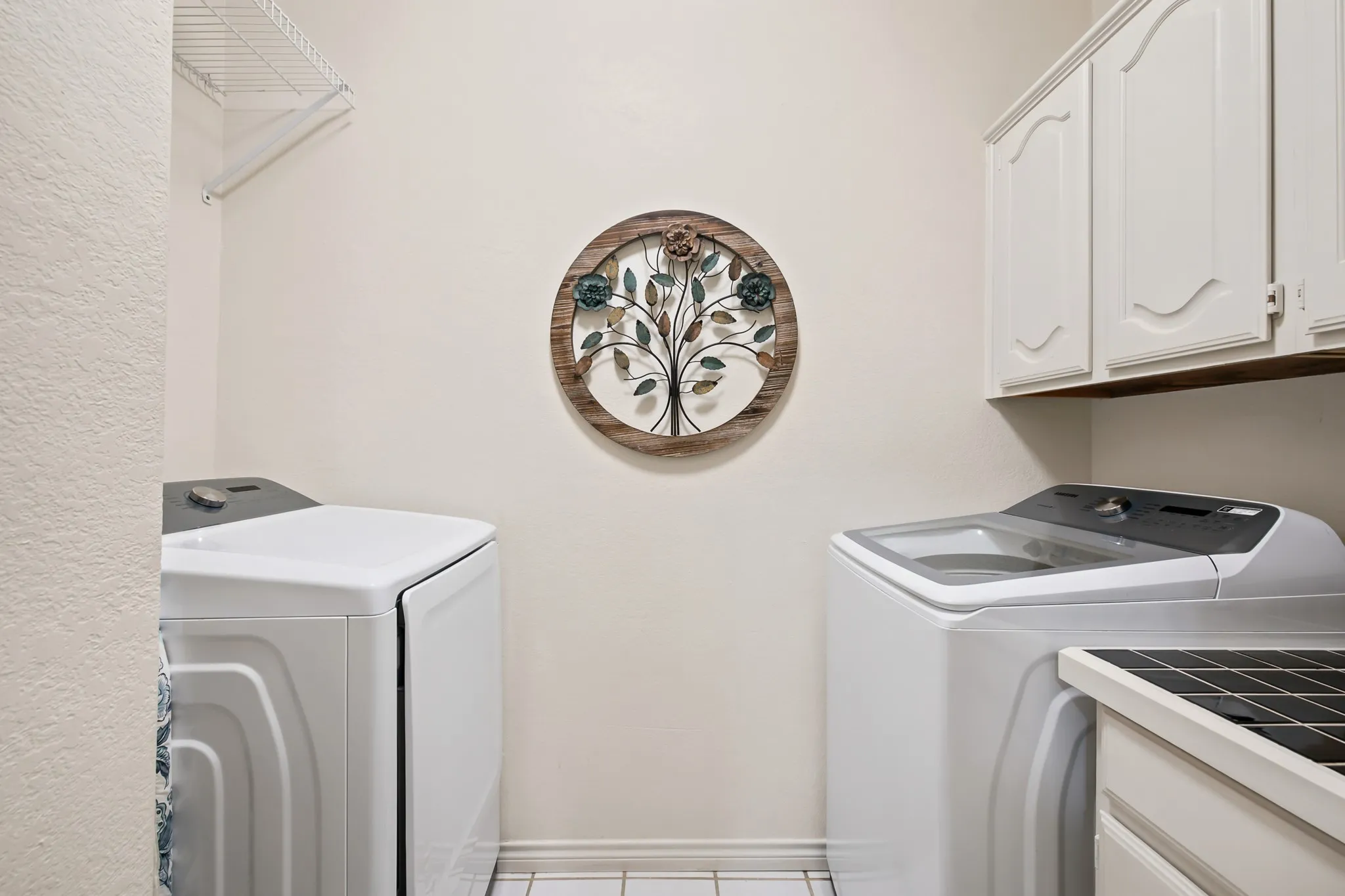 Single Family Residence For Sale in Denton County , 2916 Shadow Oak Court, Flower Mound, Texas 75028, 4 Bedroom, 2 Bathroom, 2 Garage spaces, 2,330 Sqft, built in 1991, mls#21318372, Real Estate Agent in Flower Mound, Homes For Sale in Denton county, Homes For Sale in Flower Mound, Realtor in Flower Mound Texas, Real Estate Brokerage Independent Realty Texas, Luminita Cordes Realtor