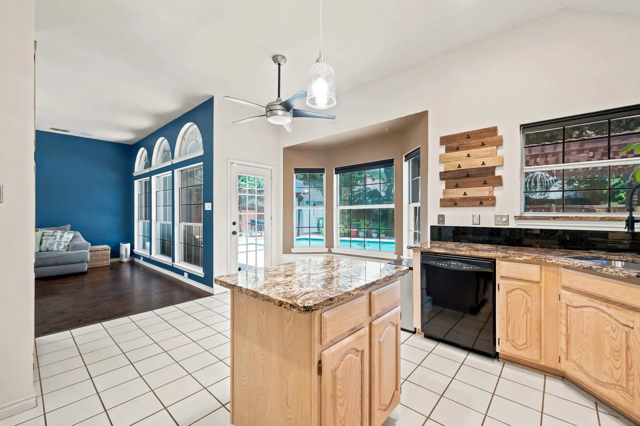 Single Family Residence For Sale in Denton County , 2916 Shadow Oak Court, Flower Mound, Texas 75028, 4 Bedroom, 2 Bathroom, 2 Garage spaces, 2,330 Sqft, built in 1991, mls#21318372, Real Estate Agent in Flower Mound, Homes For Sale in Denton county, Homes For Sale in Flower Mound, Realtor in Flower Mound Texas, Real Estate Brokerage Independent Realty Texas, Luminita Cordes Realtor
