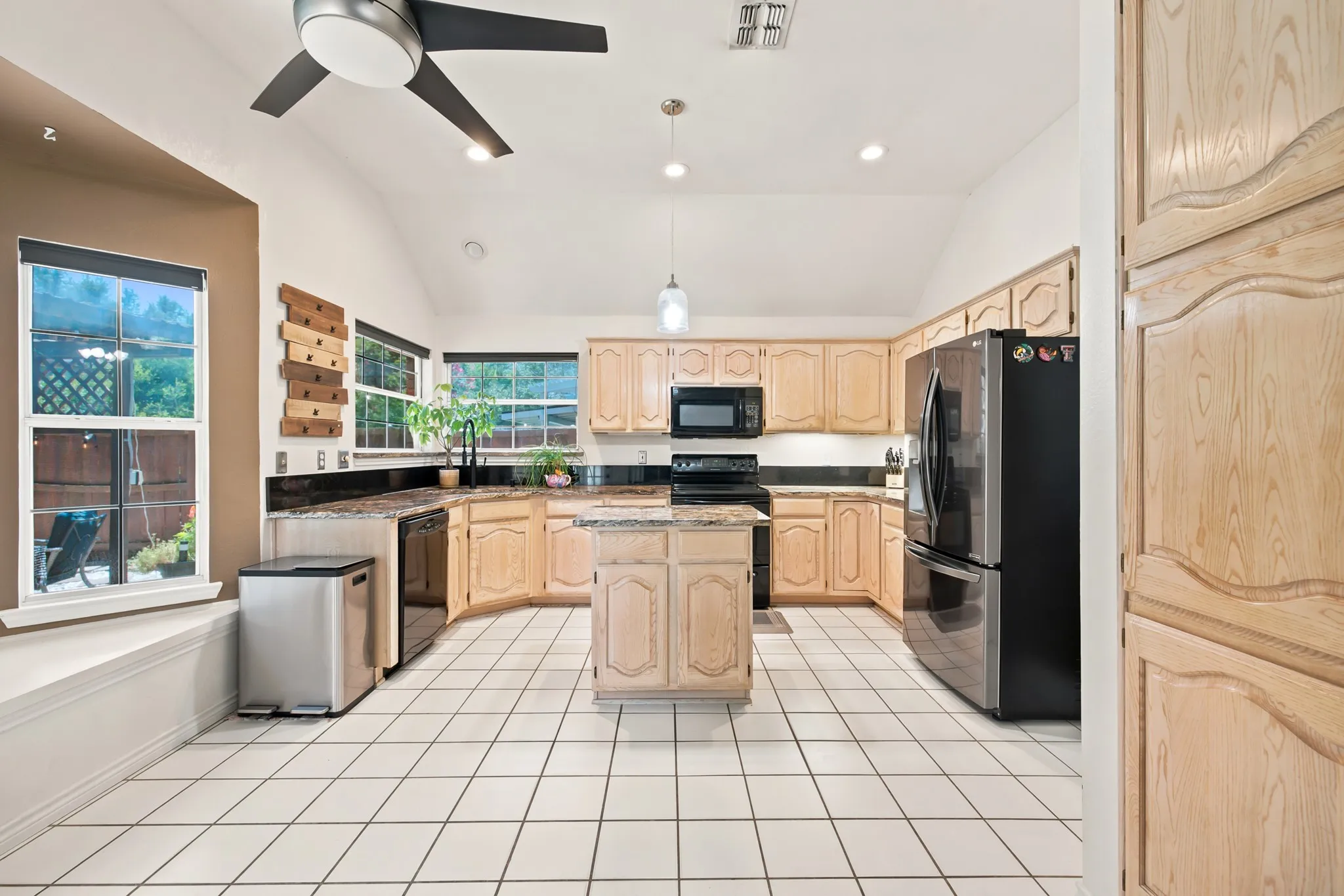Single Family Residence For Sale in Denton County , 2916 Shadow Oak Court, Flower Mound, Texas 75028, 4 Bedroom, 2 Bathroom, 2 Garage spaces, 2,330 Sqft, built in 1991, mls#21318372, Real Estate Agent in Flower Mound, Homes For Sale in Denton county, Homes For Sale in Flower Mound, Realtor in Flower Mound Texas, Real Estate Brokerage Independent Realty Texas, Luminita Cordes Realtor