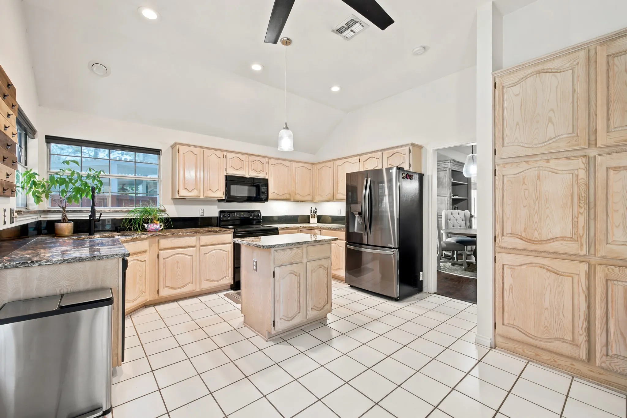 Single Family Residence For Sale in Denton County , 2916 Shadow Oak Court, Flower Mound, Texas 75028, 4 Bedroom, 2 Bathroom, 2 Garage spaces, 2,330 Sqft, built in 1991, mls#21318372, Real Estate Agent in Flower Mound, Homes For Sale in Denton county, Homes For Sale in Flower Mound, Realtor in Flower Mound Texas, Real Estate Brokerage Independent Realty Texas, Luminita Cordes Realtor