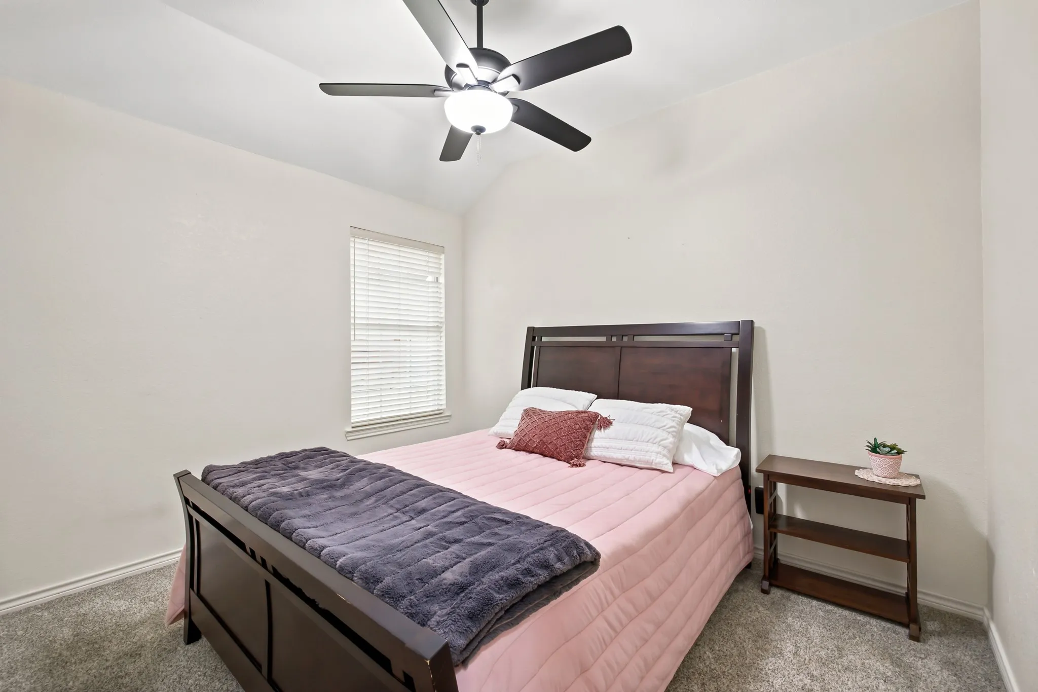Single Family Residence For Sale in Denton County , 2916 Shadow Oak Court, Flower Mound, Texas 75028, 4 Bedroom, 2 Bathroom, 2 Garage spaces, 2,330 Sqft, built in 1991, mls#21318372, Real Estate Agent in Flower Mound, Homes For Sale in Denton county, Homes For Sale in Flower Mound, Realtor in Flower Mound Texas, Real Estate Brokerage Independent Realty Texas, Luminita Cordes Realtor