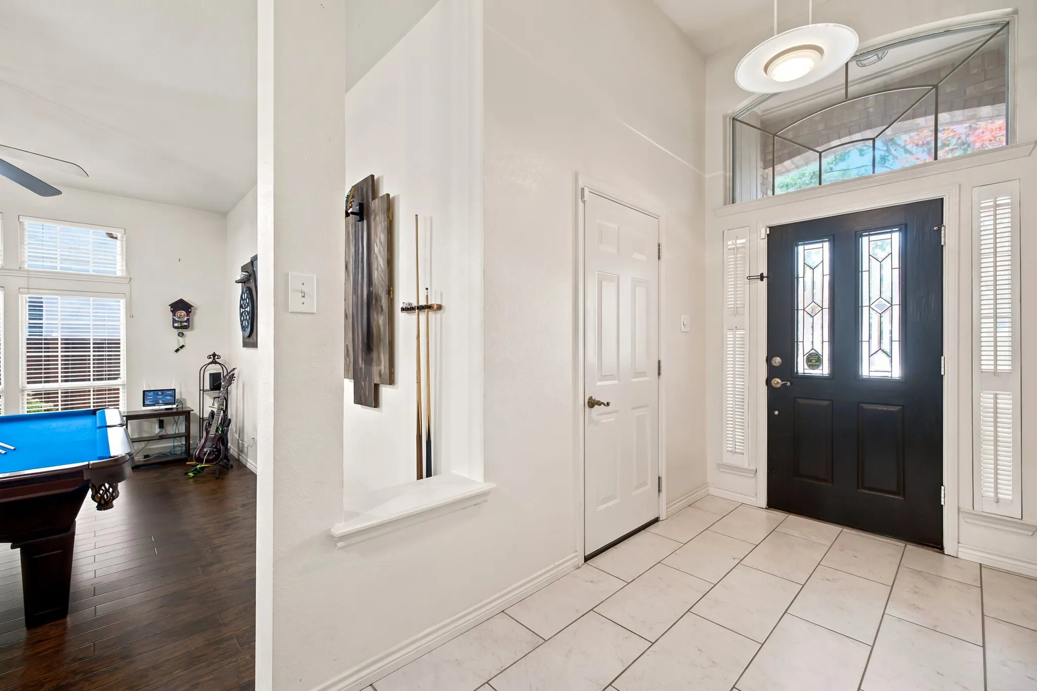 Single Family Residence For Sale in Denton County , 2916 Shadow Oak Court, Flower Mound, Texas 75028, 4 Bedroom, 2 Bathroom, 2 Garage spaces, 2,330 Sqft, built in 1991, mls#21318372, Real Estate Agent in Flower Mound, Homes For Sale in Denton county, Homes For Sale in Flower Mound, Realtor in Flower Mound Texas, Real Estate Brokerage Independent Realty Texas, Luminita Cordes Realtor