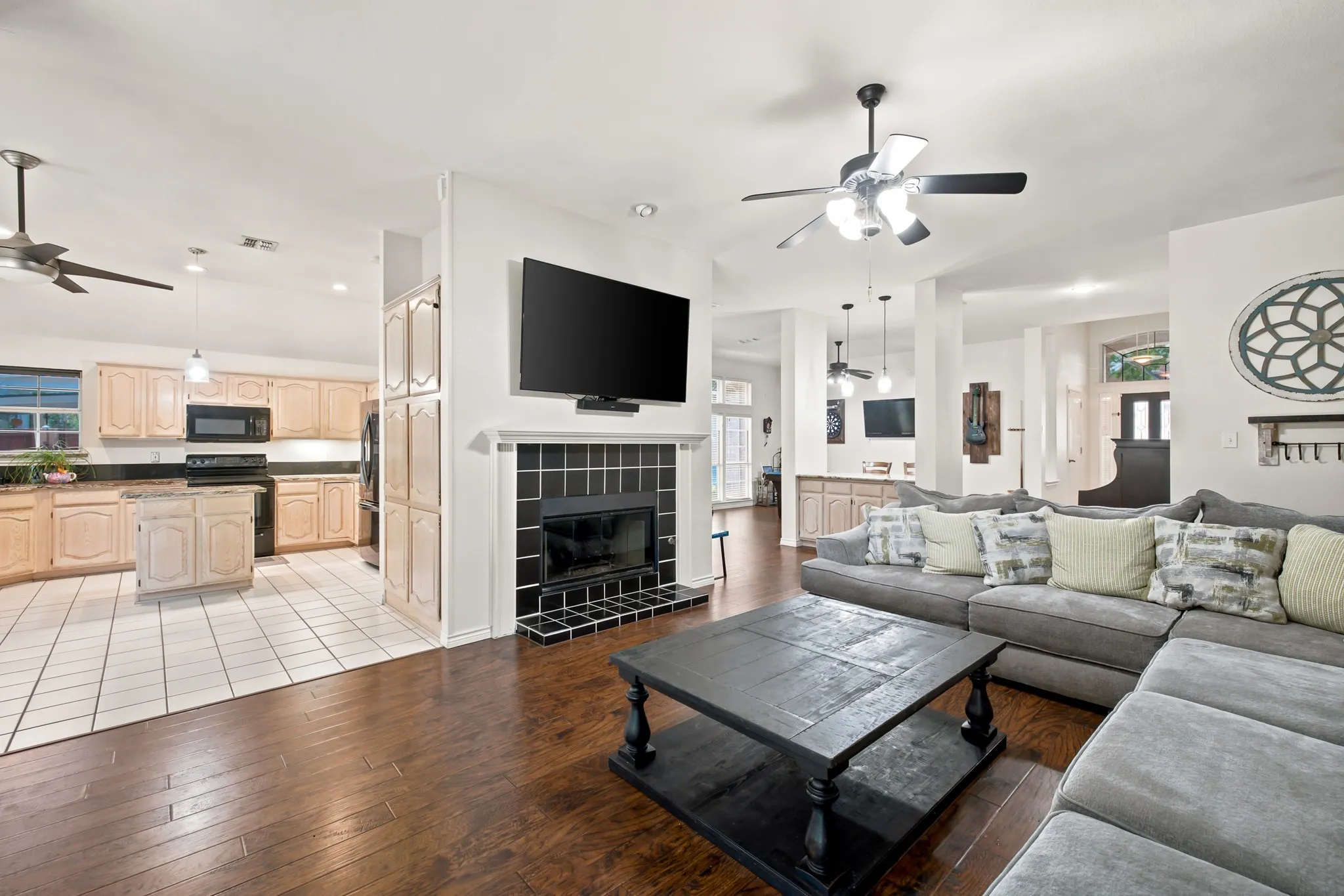 Single Family Residence For Sale in Denton County , 2916 Shadow Oak Court, Flower Mound, Texas 75028, 4 Bedroom, 2 Bathroom, 2 Garage spaces, 2,330 Sqft, built in 1991, mls#21318372, Real Estate Agent in Flower Mound, Homes For Sale in Denton county, Homes For Sale in Flower Mound, Realtor in Flower Mound Texas, Real Estate Brokerage Independent Realty Texas, Luminita Cordes Realtor