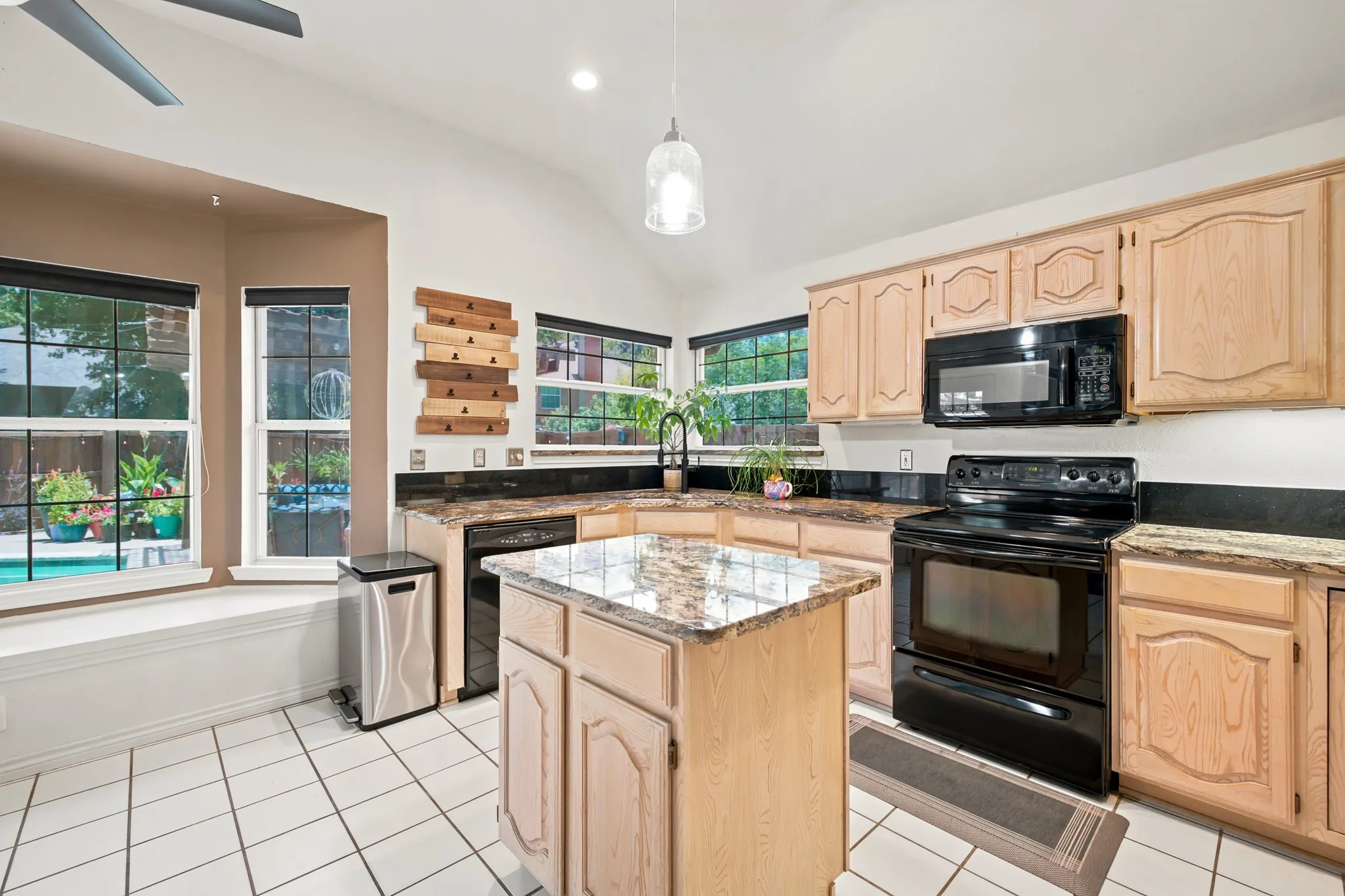 Single Family Residence For Sale in Denton County , 2916 Shadow Oak Court, Flower Mound, Texas 75028, 4 Bedroom, 2 Bathroom, 2 Garage spaces, 2,330 Sqft, built in 1991, mls#21318372, Real Estate Agent in Flower Mound, Homes For Sale in Denton county, Homes For Sale in Flower Mound, Realtor in Flower Mound Texas, Real Estate Brokerage Independent Realty Texas, Luminita Cordes Realtor