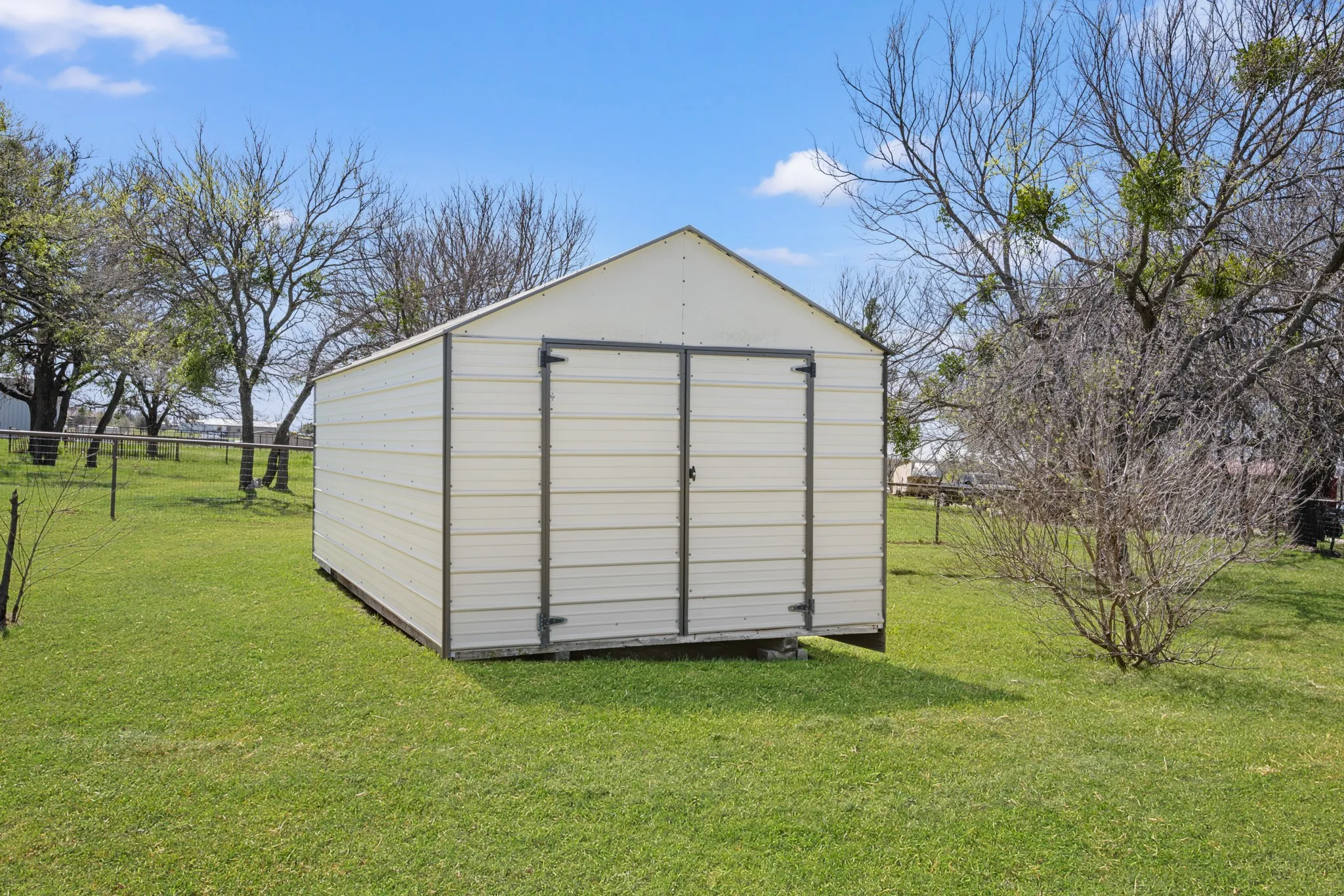 Single Family Residence For Sale in Parker County , 169 Savannah Drive, Weatherford, Texas 76087, 3 Bedroom, 2 Bathroom, 2 Garage spaces, 2,418 Sqft, built in 2014, Price $440,000, mls#21336056, Real Estate Agent in Weatherford, Homes For Sale in Parker county, Homes For Sale in Weatherford, Realtor in Weatherford Texas, Real Estate Brokerage Independent Realty Texas, Luminita Cordes Realtor