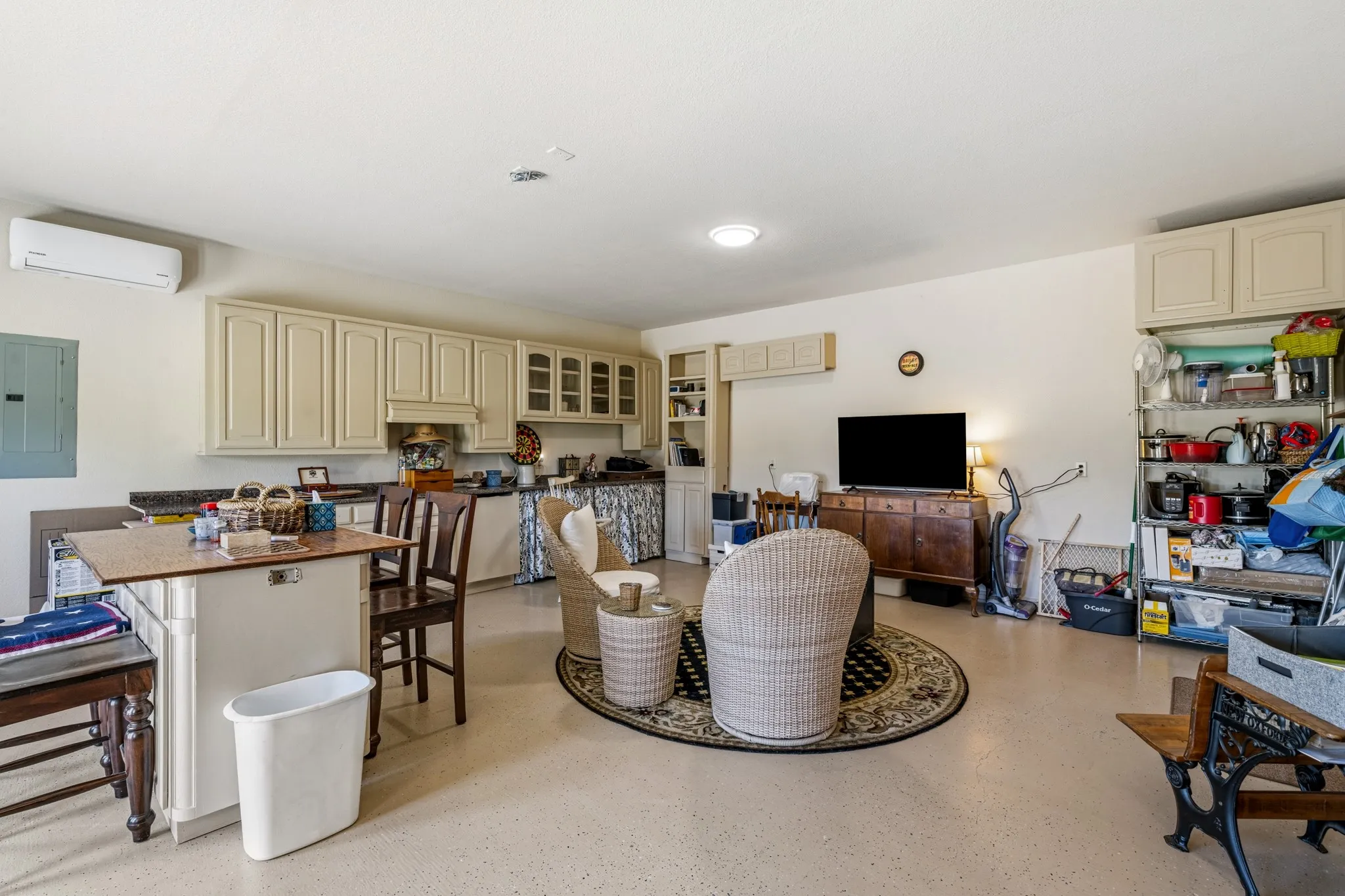 A great hobby space or additional space for entertaining.