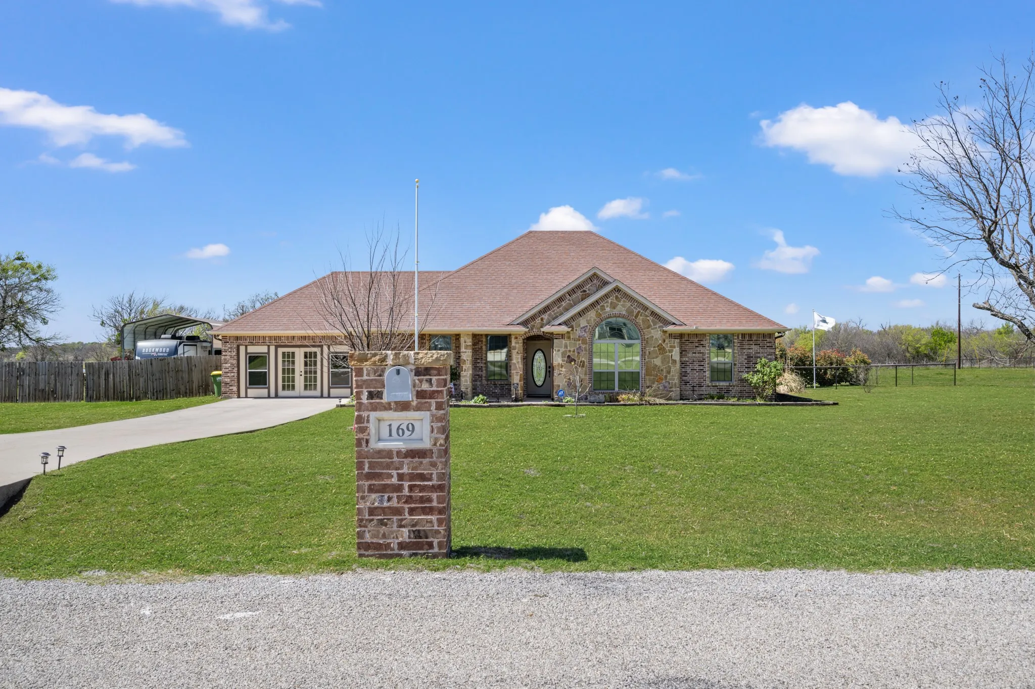 Single Family Residence For Sale in Parker County , 169 Savannah Drive, Weatherford, Texas 76087, 3 Bedroom, 2 Bathroom, 2 Garage spaces, 2,418 Sqft, built in 2014, Price $440,000, mls#21336056, Real Estate Agent in Weatherford, Homes For Sale in Parker county, Homes For Sale in Weatherford, Realtor in Weatherford Texas, Real Estate Brokerage Independent Realty Texas, Luminita Cordes Realtor