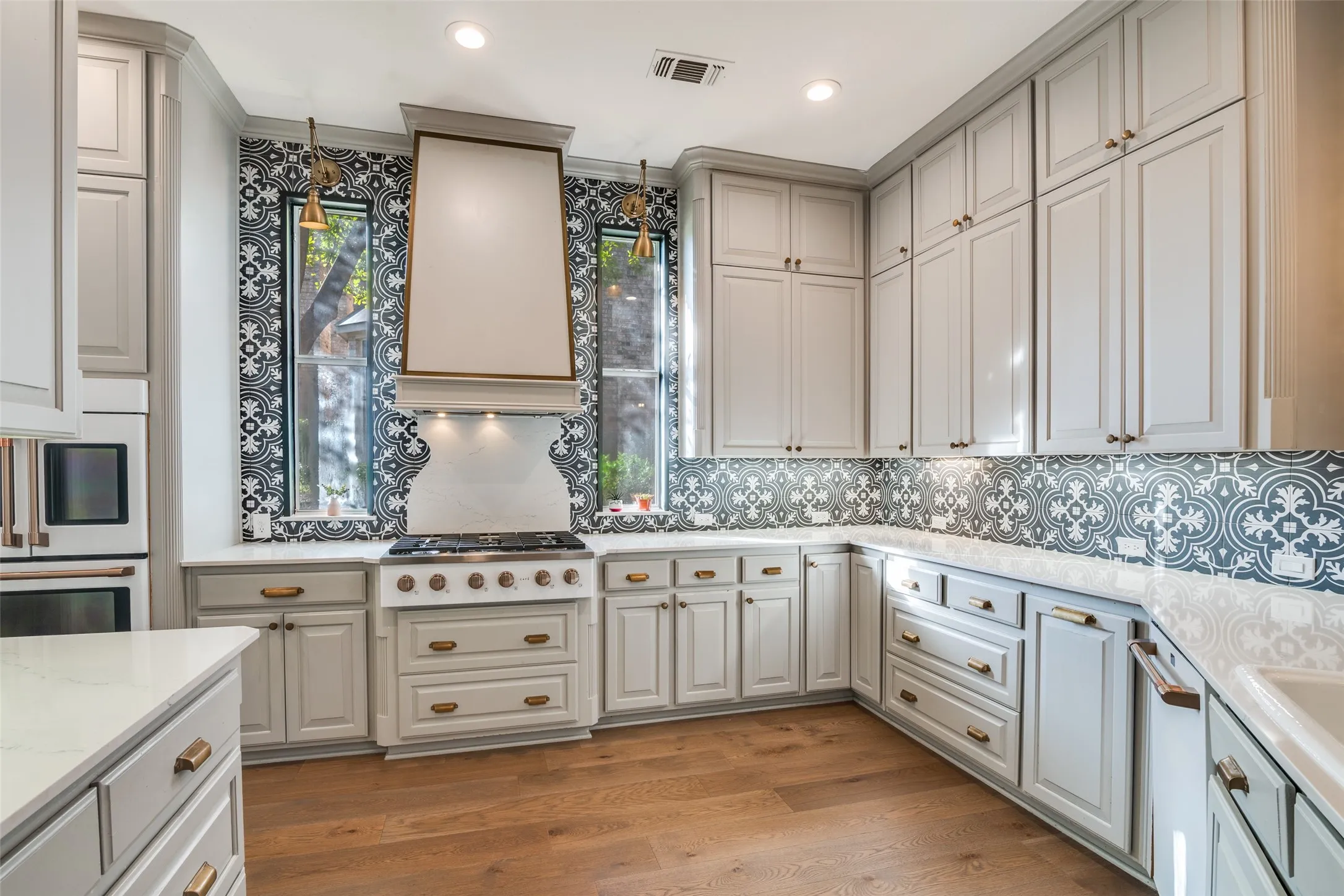 Single Family Residence For Sale in Collin County , 8005 Rosemont Drive, Plano, Texas 75025, 5 Bedroom, 4 Bathroom, 3 Garage spaces, 3,528 Sqft, built in 1997, mls#21335911, Real Estate Agent in Plano, Homes For Sale in Collin county, Homes For Sale in Plano, Realtor in Plano Texas, Real Estate Brokerage Independent Realty Texas, Luminita Cordes Realtor
