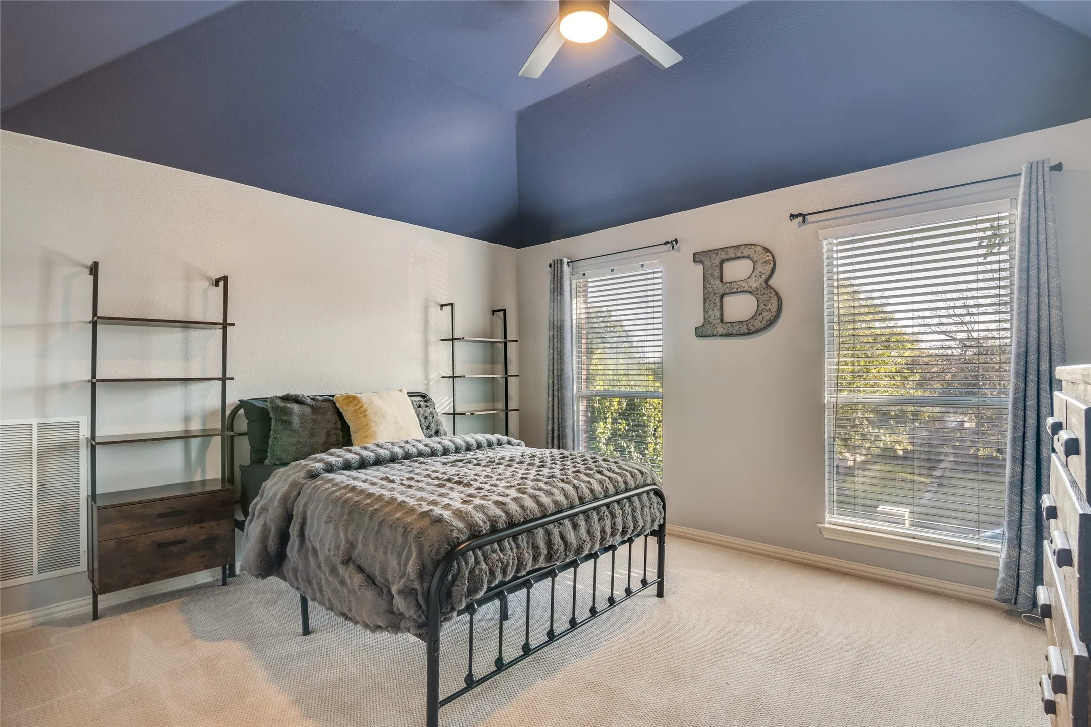 Single Family Residence For Sale in Collin County , 8005 Rosemont Drive, Plano, Texas 75025, 5 Bedroom, 4 Bathroom, 3 Garage spaces, 3,528 Sqft, built in 1997, mls#21335911, Real Estate Agent in Plano, Homes For Sale in Collin county, Homes For Sale in Plano, Realtor in Plano Texas, Real Estate Brokerage Independent Realty Texas, Luminita Cordes Realtor