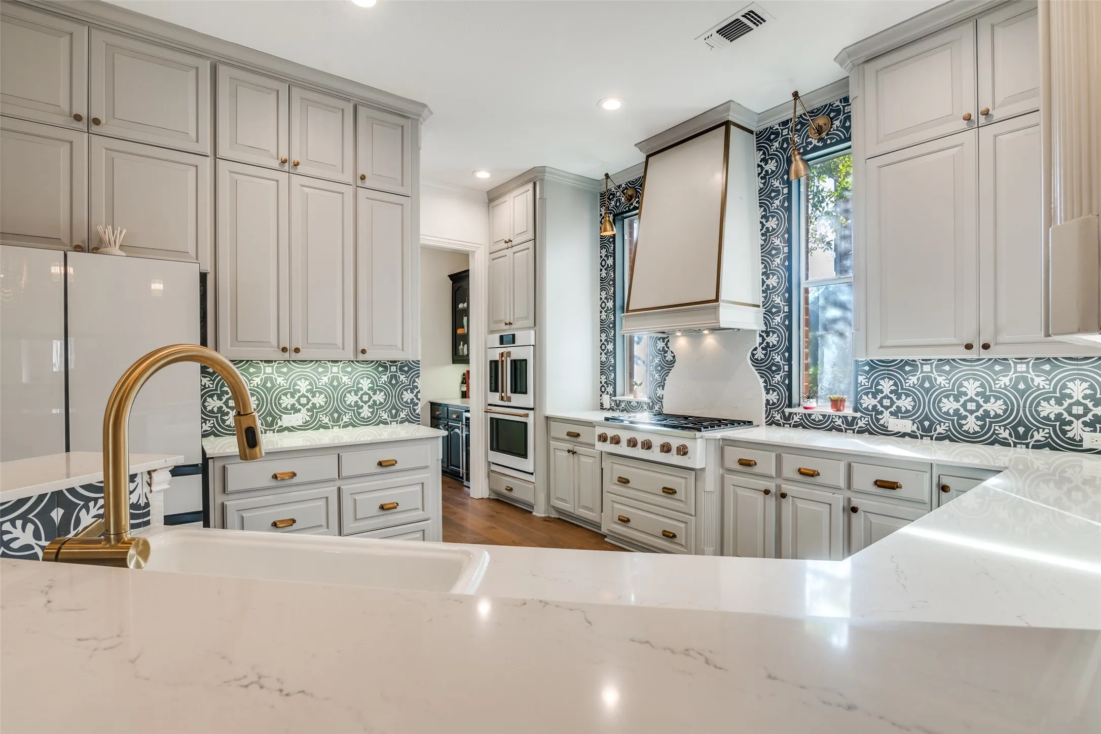 Single Family Residence For Sale in Collin County , 8005 Rosemont Drive, Plano, Texas 75025, 5 Bedroom, 4 Bathroom, 3 Garage spaces, 3,528 Sqft, built in 1997, mls#21335911, Real Estate Agent in Plano, Homes For Sale in Collin county, Homes For Sale in Plano, Realtor in Plano Texas, Real Estate Brokerage Independent Realty Texas, Luminita Cordes Realtor