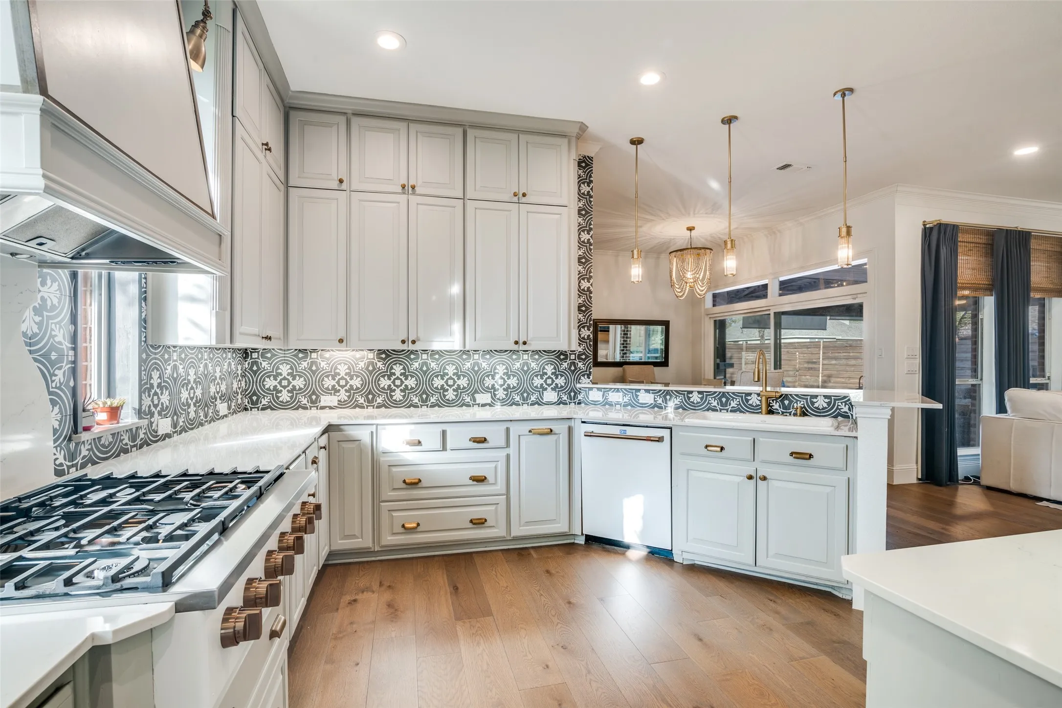 Single Family Residence For Sale in Collin County , 8005 Rosemont Drive, Plano, Texas 75025, 5 Bedroom, 4 Bathroom, 3 Garage spaces, 3,528 Sqft, built in 1997, mls#21335911, Real Estate Agent in Plano, Homes For Sale in Collin county, Homes For Sale in Plano, Realtor in Plano Texas, Real Estate Brokerage Independent Realty Texas, Luminita Cordes Realtor