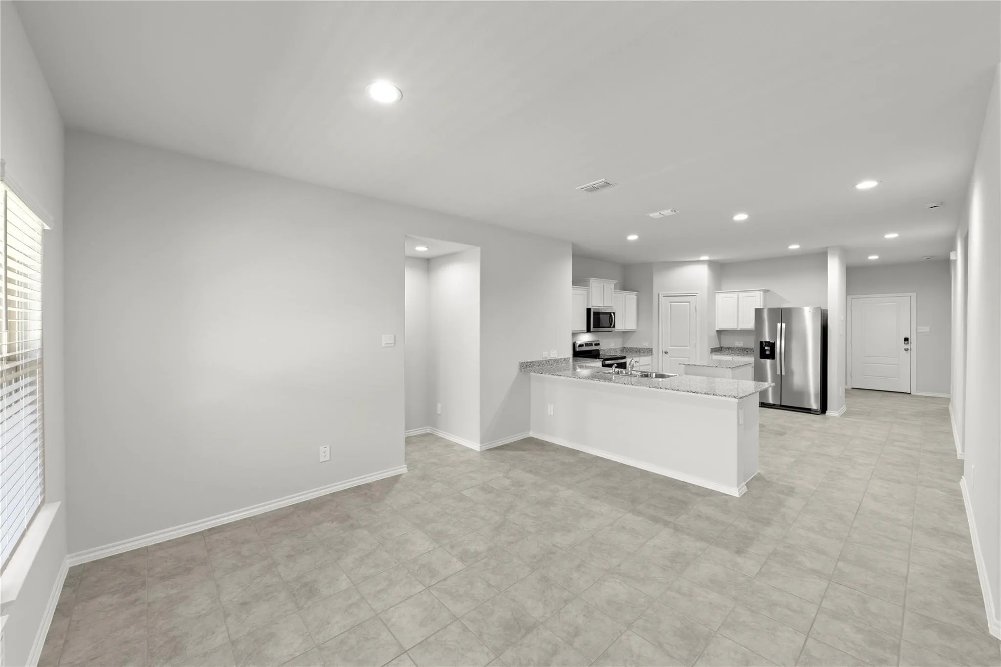 Single Family Residence For Rent in Tarrant County , 317 Bent Oak Drive, Fort Worth, Texas 76131, 5 Bedroom, 2 Bathroom, 2 Garage spaces, 2,010 Sqft, built in 2023, mls#21336088, Real Estate Agent in Fort Worth, Homes For Rent in Tarrant county, Homes For Rent in Fort Worth, Realtor in Fort Worth Texas, Real Estate Brokerage Independent Realty Texas, Luminita Cordes Realtor