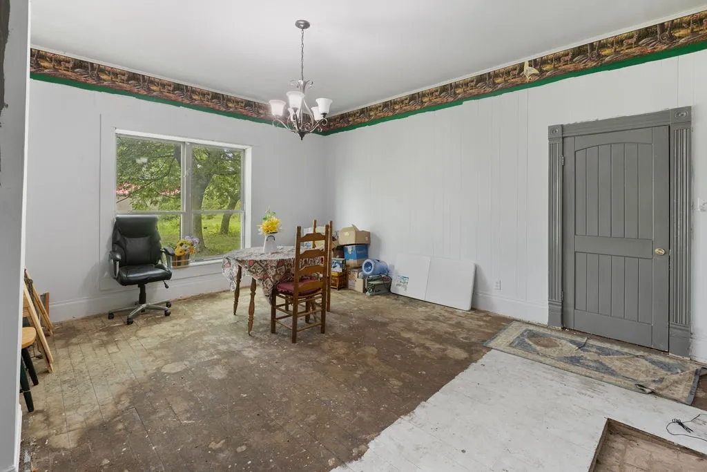 Single Family Residence For Sale in Grayson County , 4779 Sistrunk Street, Sherman, Texas 75090, 5 Bedrooms, 3 Bathrooms, Garage spaces, 3,978 Sqft, built in 1910, Price $225,000, mls#21335404, Real Estate Agent in Sherman, Homes For Sale in Grayson county, Homes For Sale in Sherman, Realtor in Sherman Texas, Real Estate Brokerage Independent Realty Texas, Luminita Cordes Realtor