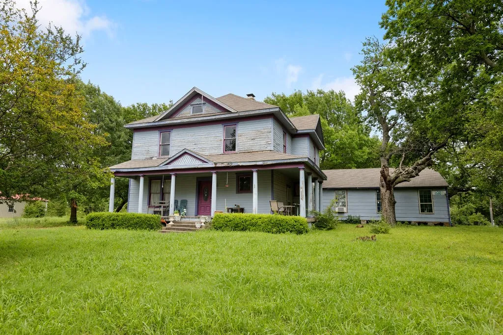 Single Family Residence For Sale in Grayson County , 4779 Sistrunk Street, Sherman, Texas 75090, 5 Bedrooms, 3 Bathrooms, Garage spaces, 3,978 Sqft, built in 1910, Price $225,000, mls#21335404, Real Estate Agent in Sherman, Homes For Sale in Grayson county, Homes For Sale in Sherman, Realtor in Sherman Texas, Real Estate Brokerage Independent Realty Texas, Luminita Cordes Realtor