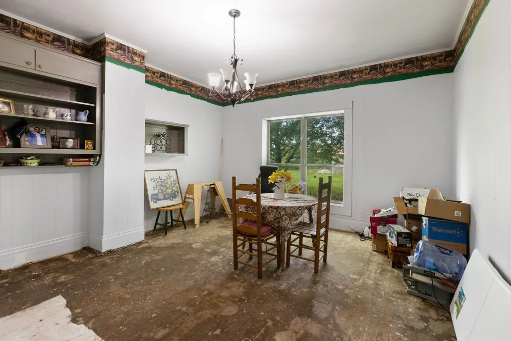 Single Family Residence For Sale in Grayson County , 4779 Sistrunk Street, Sherman, Texas 75090, 5 Bedrooms, 3 Bathrooms, Garage spaces, 3,978 Sqft, built in 1910, Price $225,000, mls#21335404, Real Estate Agent in Sherman, Homes For Sale in Grayson county, Homes For Sale in Sherman, Realtor in Sherman Texas, Real Estate Brokerage Independent Realty Texas, Luminita Cordes Realtor
