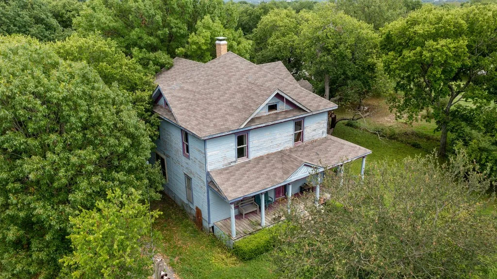 Single Family Residence For Sale in Grayson County , 4779 Sistrunk Street, Sherman, Texas 75090, 5 Bedrooms, 3 Bathrooms, Garage spaces, 3,978 Sqft, built in 1910, Price $225,000, mls#21335404, Real Estate Agent in Sherman, Homes For Sale in Grayson county, Homes For Sale in Sherman, Realtor in Sherman Texas, Real Estate Brokerage Independent Realty Texas, Luminita Cordes Realtor