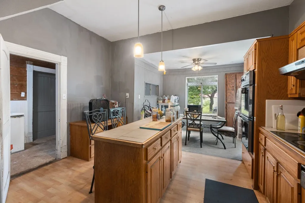 Single Family Residence For Sale in Grayson County , 4779 Sistrunk Street, Sherman, Texas 75090, 5 Bedrooms, 3 Bathrooms, Garage spaces, 3,978 Sqft, built in 1910, Price $225,000, mls#21335404, Real Estate Agent in Sherman, Homes For Sale in Grayson county, Homes For Sale in Sherman, Realtor in Sherman Texas, Real Estate Brokerage Independent Realty Texas, Luminita Cordes Realtor