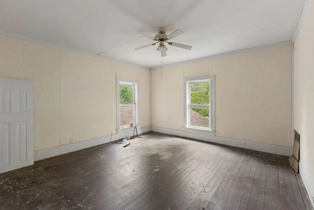Single Family Residence For Sale in Grayson County , 4779 Sistrunk Street, Sherman, Texas 75090, 5 Bedrooms, 3 Bathrooms, Garage spaces, 3,978 Sqft, built in 1910, Price $225,000, mls#21335404, Real Estate Agent in Sherman, Homes For Sale in Grayson county, Homes For Sale in Sherman, Realtor in Sherman Texas, Real Estate Brokerage Independent Realty Texas, Luminita Cordes Realtor