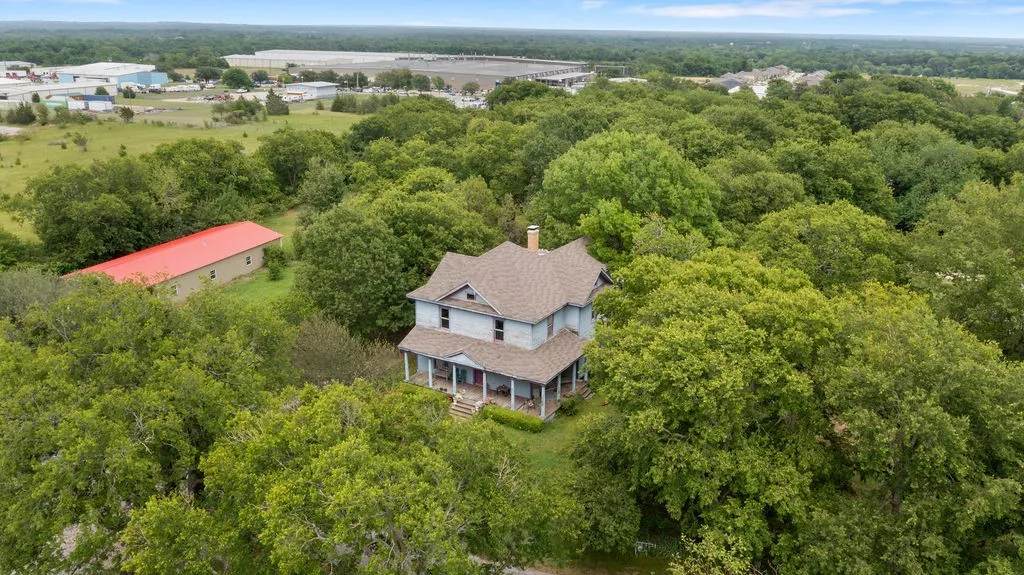 Single Family Residence For Sale in Grayson County , 4779 Sistrunk Street, Sherman, Texas 75090, 5 Bedrooms, 3 Bathrooms, Garage spaces, 3,978 Sqft, built in 1910, Price $225,000, mls#21335404, Real Estate Agent in Sherman, Homes For Sale in Grayson county, Homes For Sale in Sherman, Realtor in Sherman Texas, Real Estate Brokerage Independent Realty Texas, Luminita Cordes Realtor