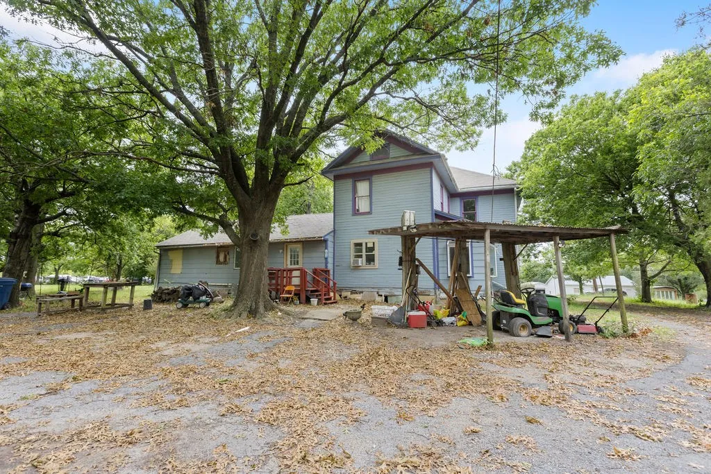 Single Family Residence For Sale in Grayson County , 4779 Sistrunk Street, Sherman, Texas 75090, 5 Bedrooms, 3 Bathrooms, Garage spaces, 3,978 Sqft, built in 1910, Price $225,000, mls#21335404, Real Estate Agent in Sherman, Homes For Sale in Grayson county, Homes For Sale in Sherman, Realtor in Sherman Texas, Real Estate Brokerage Independent Realty Texas, Luminita Cordes Realtor