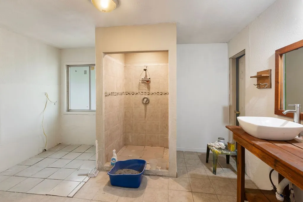 Single Family Residence For Sale in Grayson County , 4779 Sistrunk Street, Sherman, Texas 75090, 5 Bedrooms, 3 Bathrooms, Garage spaces, 3,978 Sqft, built in 1910, Price $225,000, mls#21335404, Real Estate Agent in Sherman, Homes For Sale in Grayson county, Homes For Sale in Sherman, Realtor in Sherman Texas, Real Estate Brokerage Independent Realty Texas, Luminita Cordes Realtor