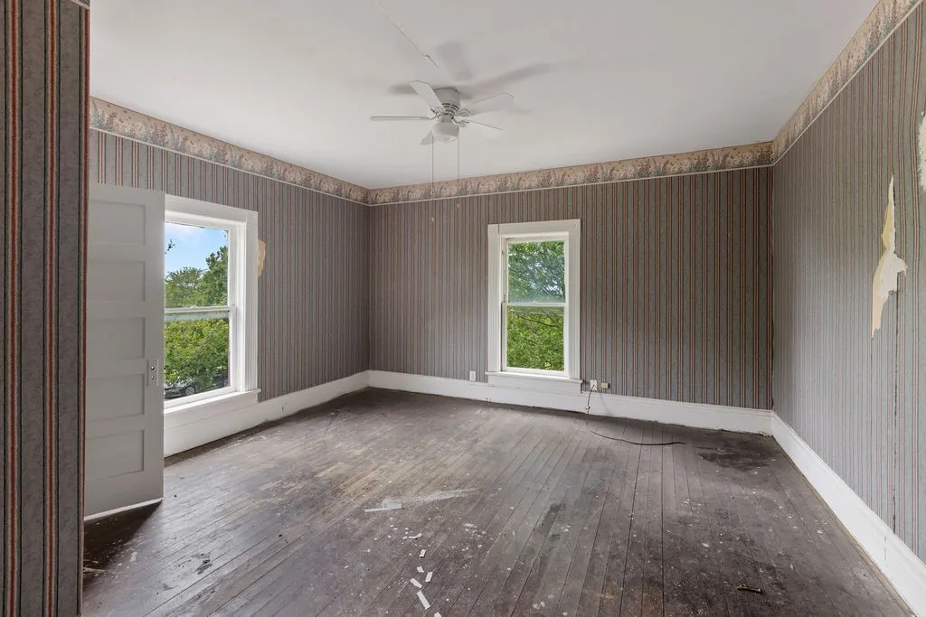 Single Family Residence For Sale in Grayson County , 4779 Sistrunk Street, Sherman, Texas 75090, 5 Bedrooms, 3 Bathrooms, Garage spaces, 3,978 Sqft, built in 1910, Price $225,000, mls#21335404, Real Estate Agent in Sherman, Homes For Sale in Grayson county, Homes For Sale in Sherman, Realtor in Sherman Texas, Real Estate Brokerage Independent Realty Texas, Luminita Cordes Realtor