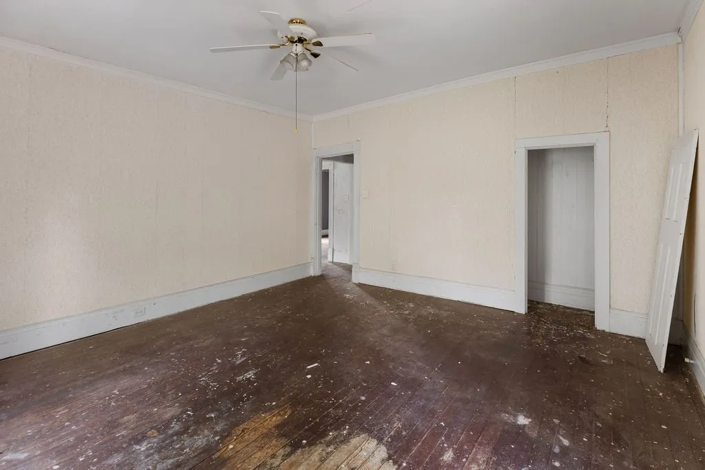 Single Family Residence For Sale in Grayson County , 4779 Sistrunk Street, Sherman, Texas 75090, 5 Bedrooms, 3 Bathrooms, Garage spaces, 3,978 Sqft, built in 1910, Price $225,000, mls#21335404, Real Estate Agent in Sherman, Homes For Sale in Grayson county, Homes For Sale in Sherman, Realtor in Sherman Texas, Real Estate Brokerage Independent Realty Texas, Luminita Cordes Realtor