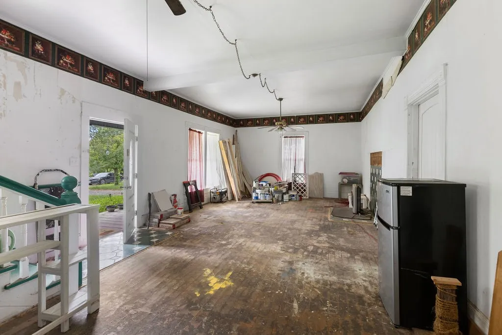 Single Family Residence For Sale in Grayson County , 4779 Sistrunk Street, Sherman, Texas 75090, 5 Bedrooms, 3 Bathrooms, Garage spaces, 3,978 Sqft, built in 1910, Price $225,000, mls#21335404, Real Estate Agent in Sherman, Homes For Sale in Grayson county, Homes For Sale in Sherman, Realtor in Sherman Texas, Real Estate Brokerage Independent Realty Texas, Luminita Cordes Realtor
