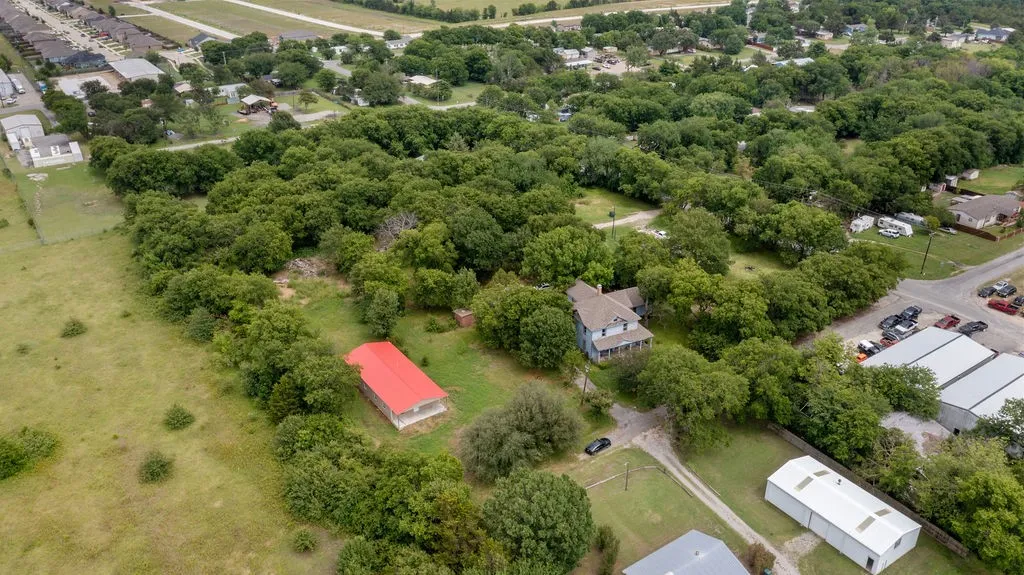 Single Family Residence For Sale in Grayson County , 4779 Sistrunk Street, Sherman, Texas 75090, 5 Bedrooms, 3 Bathrooms, Garage spaces, 3,978 Sqft, built in 1910, Price $225,000, mls#21335404, Real Estate Agent in Sherman, Homes For Sale in Grayson county, Homes For Sale in Sherman, Realtor in Sherman Texas, Real Estate Brokerage Independent Realty Texas, Luminita Cordes Realtor