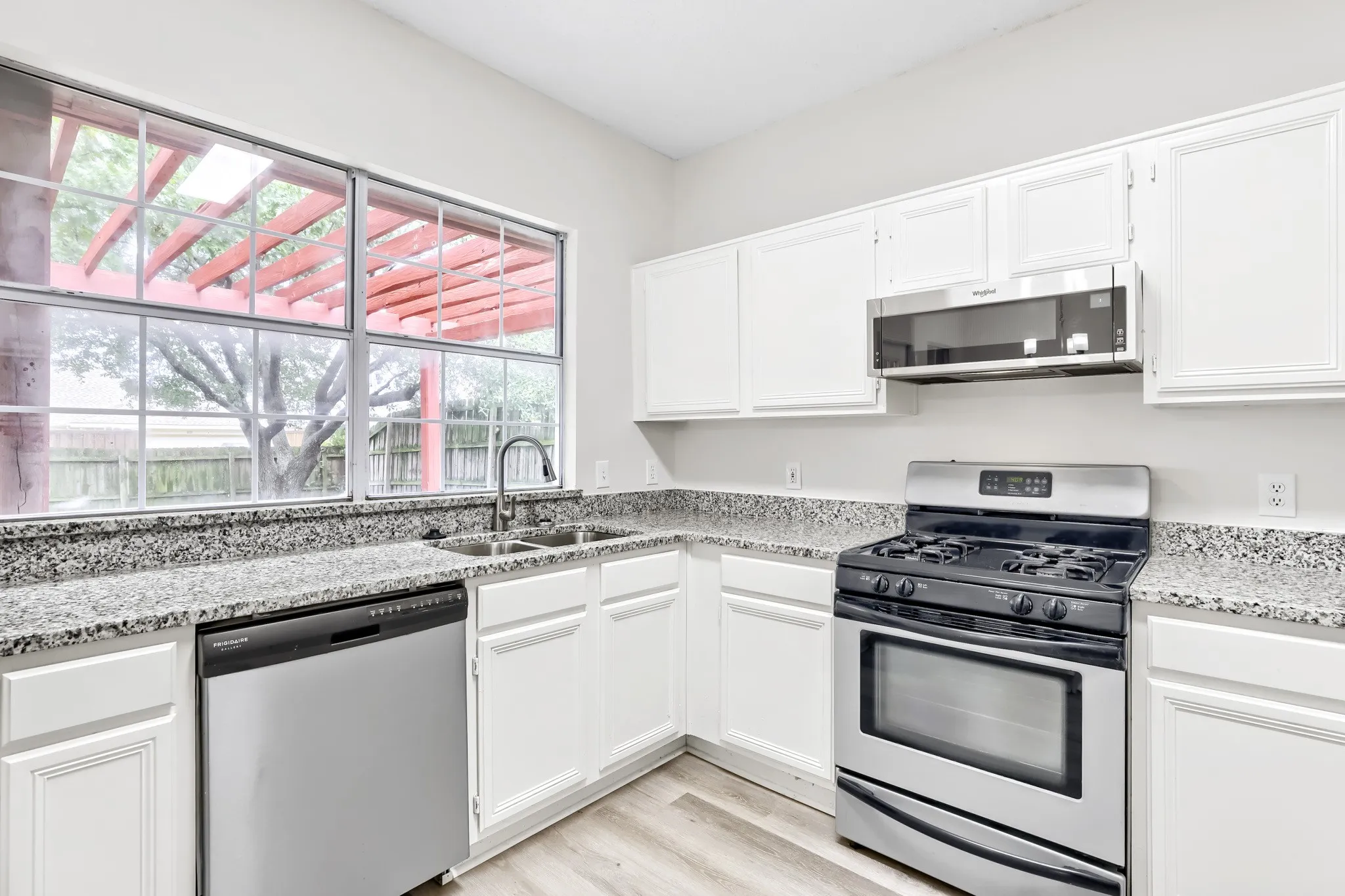 Single Family Residence For Sale in Dallas County , 809 Schrade Trail, Mesquite, Texas 75181, 3 Bedroom, 3 Bathroom, 1 Garage spaces, 1,845 Sqft, built in 1992, mls#21151641, Real Estate Agent in Mesquite, Homes For Sale in Dallas county, Homes For Sale in Mesquite, Realtor in Mesquite Texas, Real Estate Brokerage Independent Realty Texas, Luminita Cordes Realtor