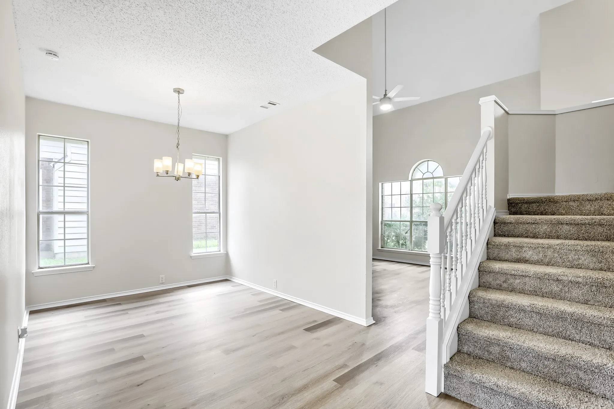Single Family Residence For Sale in Dallas County , 809 Schrade Trail, Mesquite, Texas 75181, 3 Bedroom, 3 Bathroom, 1 Garage spaces, 1,845 Sqft, built in 1992, mls#21151641, Real Estate Agent in Mesquite, Homes For Sale in Dallas county, Homes For Sale in Mesquite, Realtor in Mesquite Texas, Real Estate Brokerage Independent Realty Texas, Luminita Cordes Realtor