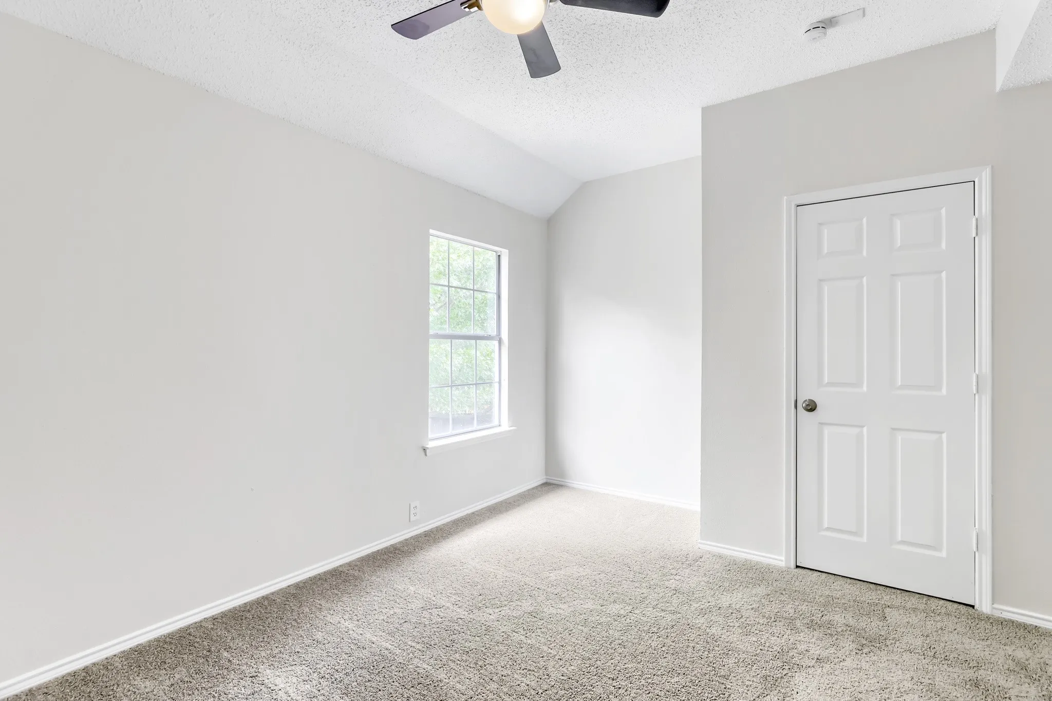 Single Family Residence For Sale in Dallas County , 809 Schrade Trail, Mesquite, Texas 75181, 3 Bedroom, 3 Bathroom, 1 Garage spaces, 1,845 Sqft, built in 1992, mls#21151641, Real Estate Agent in Mesquite, Homes For Sale in Dallas county, Homes For Sale in Mesquite, Realtor in Mesquite Texas, Real Estate Brokerage Independent Realty Texas, Luminita Cordes Realtor