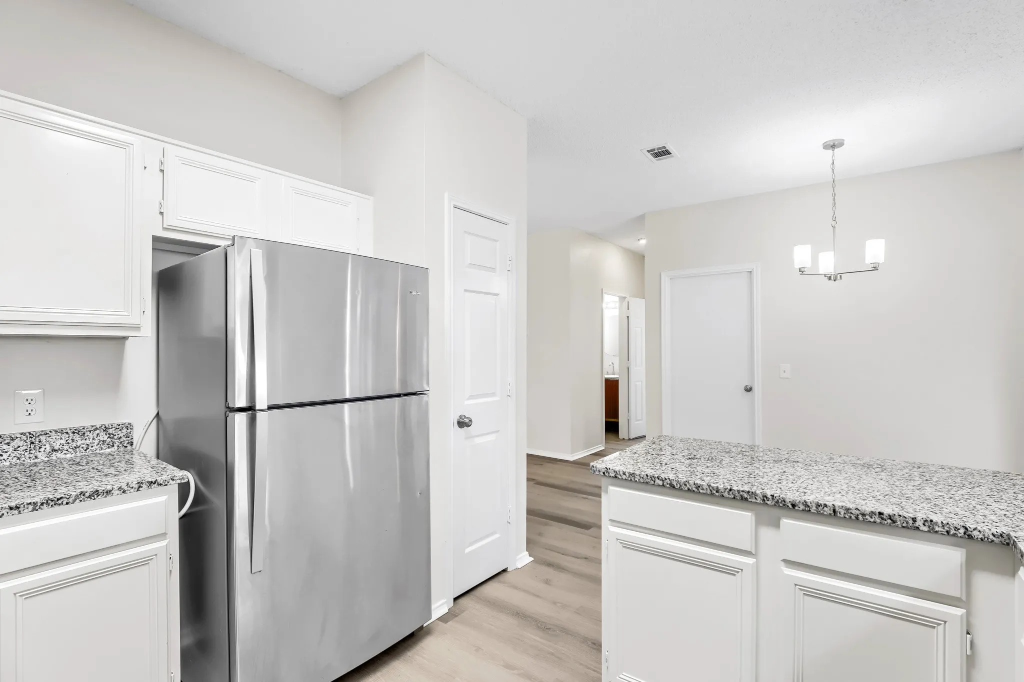 Single Family Residence For Sale in Dallas County , 809 Schrade Trail, Mesquite, Texas 75181, 3 Bedroom, 3 Bathroom, 1 Garage spaces, 1,845 Sqft, built in 1992, mls#21151641, Real Estate Agent in Mesquite, Homes For Sale in Dallas county, Homes For Sale in Mesquite, Realtor in Mesquite Texas, Real Estate Brokerage Independent Realty Texas, Luminita Cordes Realtor