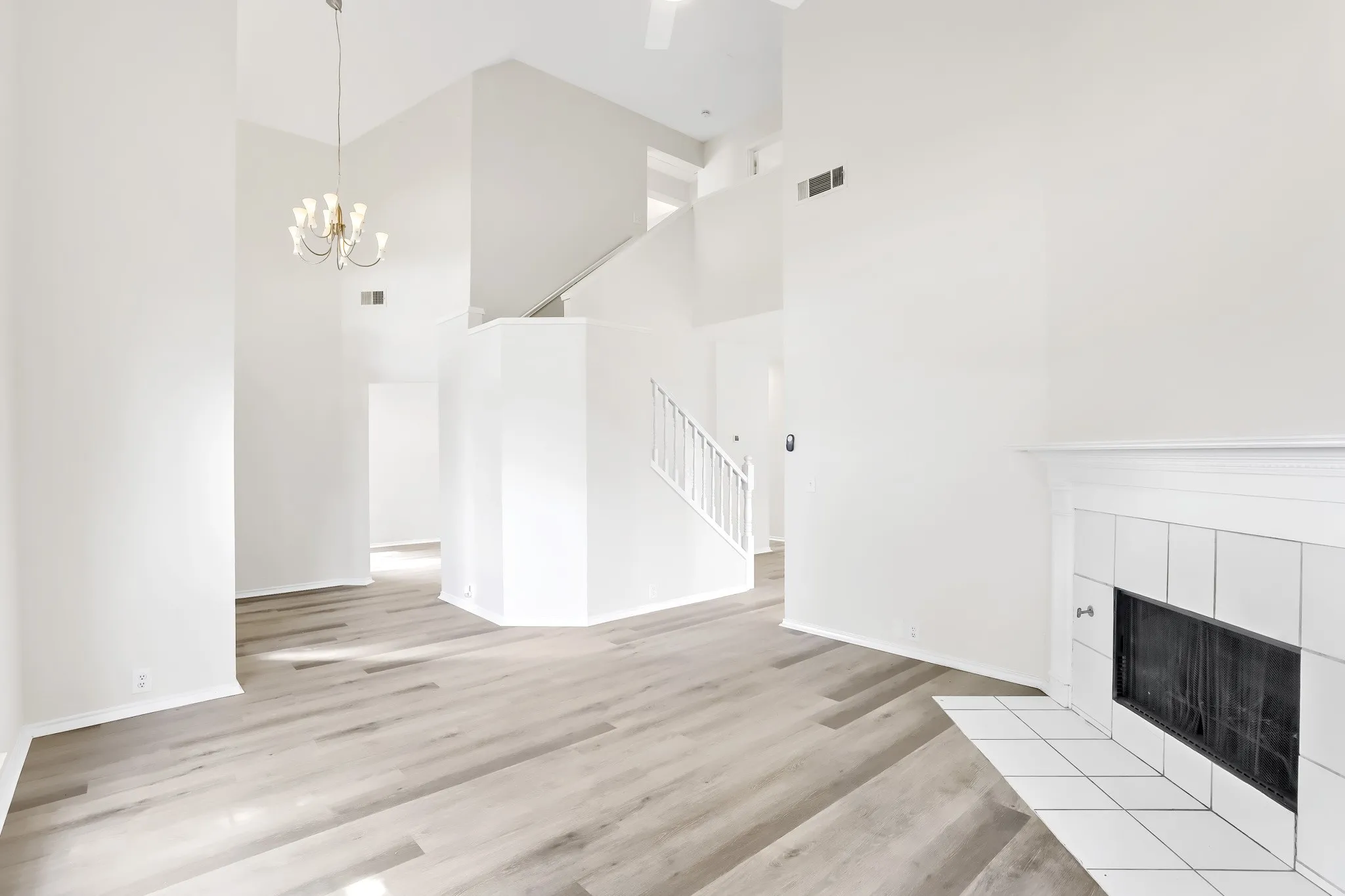 Single Family Residence For Sale in Dallas County , 809 Schrade Trail, Mesquite, Texas 75181, 3 Bedroom, 3 Bathroom, 1 Garage spaces, 1,845 Sqft, built in 1992, mls#21151641, Real Estate Agent in Mesquite, Homes For Sale in Dallas county, Homes For Sale in Mesquite, Realtor in Mesquite Texas, Real Estate Brokerage Independent Realty Texas, Luminita Cordes Realtor