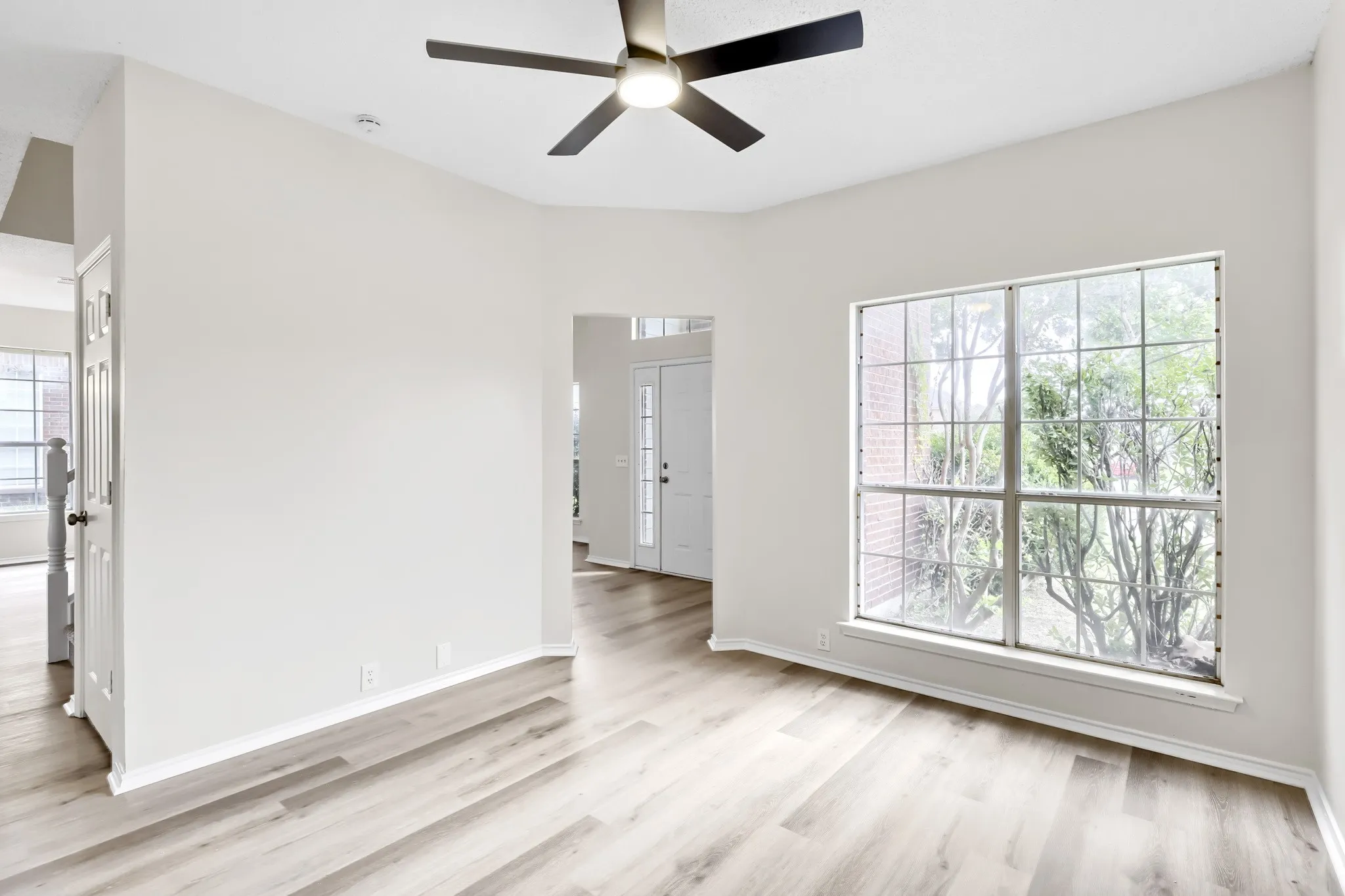 Single Family Residence For Sale in Dallas County , 809 Schrade Trail, Mesquite, Texas 75181, 3 Bedroom, 3 Bathroom, 1 Garage spaces, 1,845 Sqft, built in 1992, mls#21151641, Real Estate Agent in Mesquite, Homes For Sale in Dallas county, Homes For Sale in Mesquite, Realtor in Mesquite Texas, Real Estate Brokerage Independent Realty Texas, Luminita Cordes Realtor