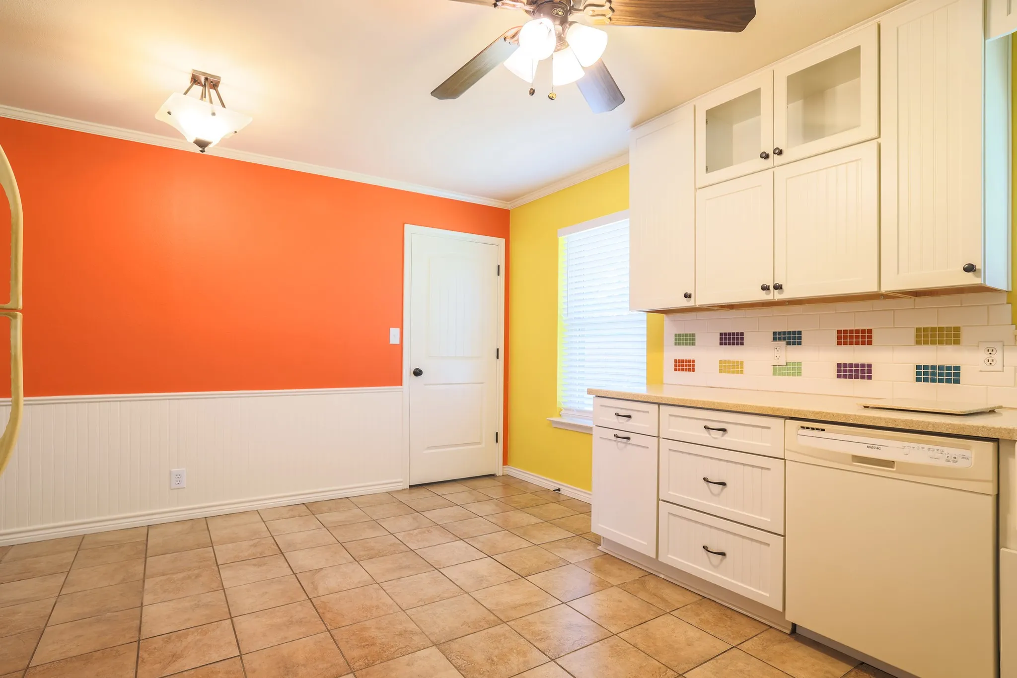 Single Family Residence For Sale in Denton County , 4 Cole Circle, Krum, Texas 76249, 3 Bedroom, 2 Bathroom, 1 Garage spaces, 1,186 Sqft, built in 1983, mls#21336110, Real Estate Agent in Krum, Homes For Sale in Denton county, Homes For Sale in Krum, Realtor in Krum Texas, Real Estate Brokerage Independent Realty Texas, Luminita Cordes Realtor