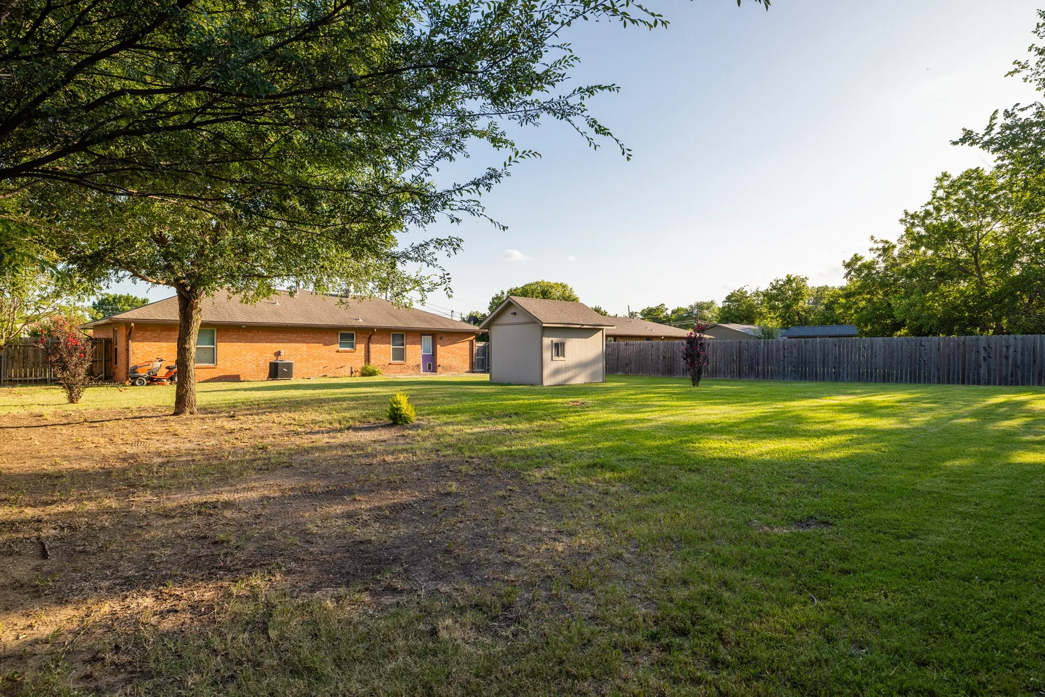 Single Family Residence For Sale in Denton County , 4 Cole Circle, Krum, Texas 76249, 3 Bedroom, 2 Bathroom, 1 Garage spaces, 1,186 Sqft, built in 1983, mls#21336110, Real Estate Agent in Krum, Homes For Sale in Denton county, Homes For Sale in Krum, Realtor in Krum Texas, Real Estate Brokerage Independent Realty Texas, Luminita Cordes Realtor