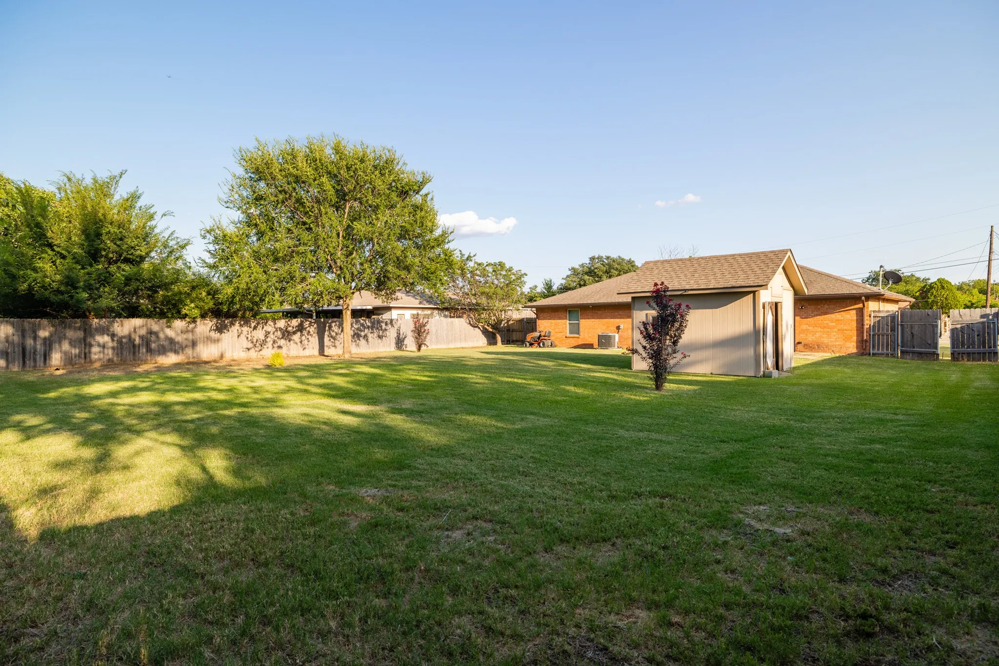 Single Family Residence For Sale in Denton County , 4 Cole Circle, Krum, Texas 76249, 3 Bedroom, 2 Bathroom, 1 Garage spaces, 1,186 Sqft, built in 1983, mls#21336110, Real Estate Agent in Krum, Homes For Sale in Denton county, Homes For Sale in Krum, Realtor in Krum Texas, Real Estate Brokerage Independent Realty Texas, Luminita Cordes Realtor