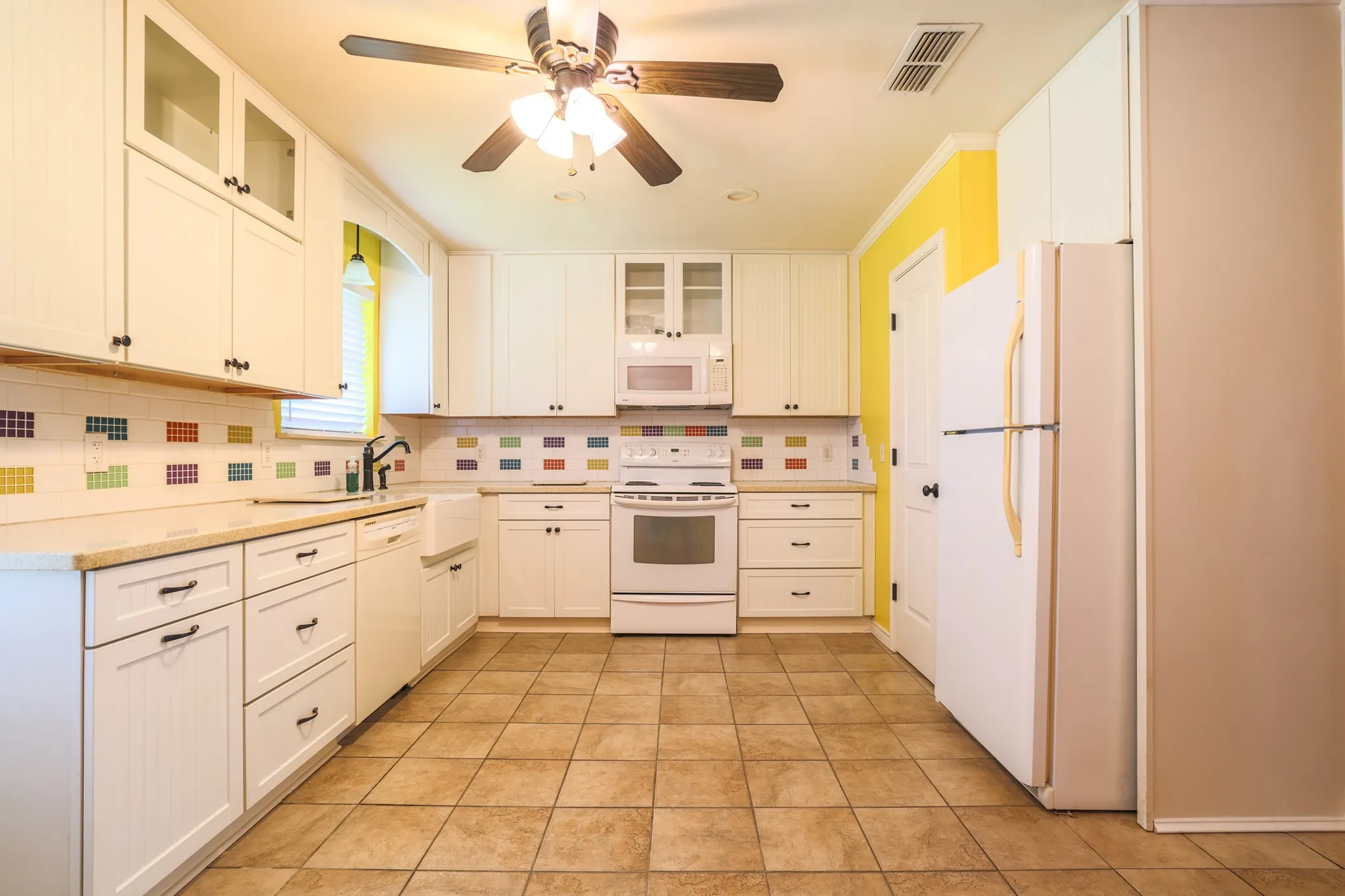 Single Family Residence For Sale in Denton County , 4 Cole Circle, Krum, Texas 76249, 3 Bedroom, 2 Bathroom, 1 Garage spaces, 1,186 Sqft, built in 1983, mls#21336110, Real Estate Agent in Krum, Homes For Sale in Denton county, Homes For Sale in Krum, Realtor in Krum Texas, Real Estate Brokerage Independent Realty Texas, Luminita Cordes Realtor