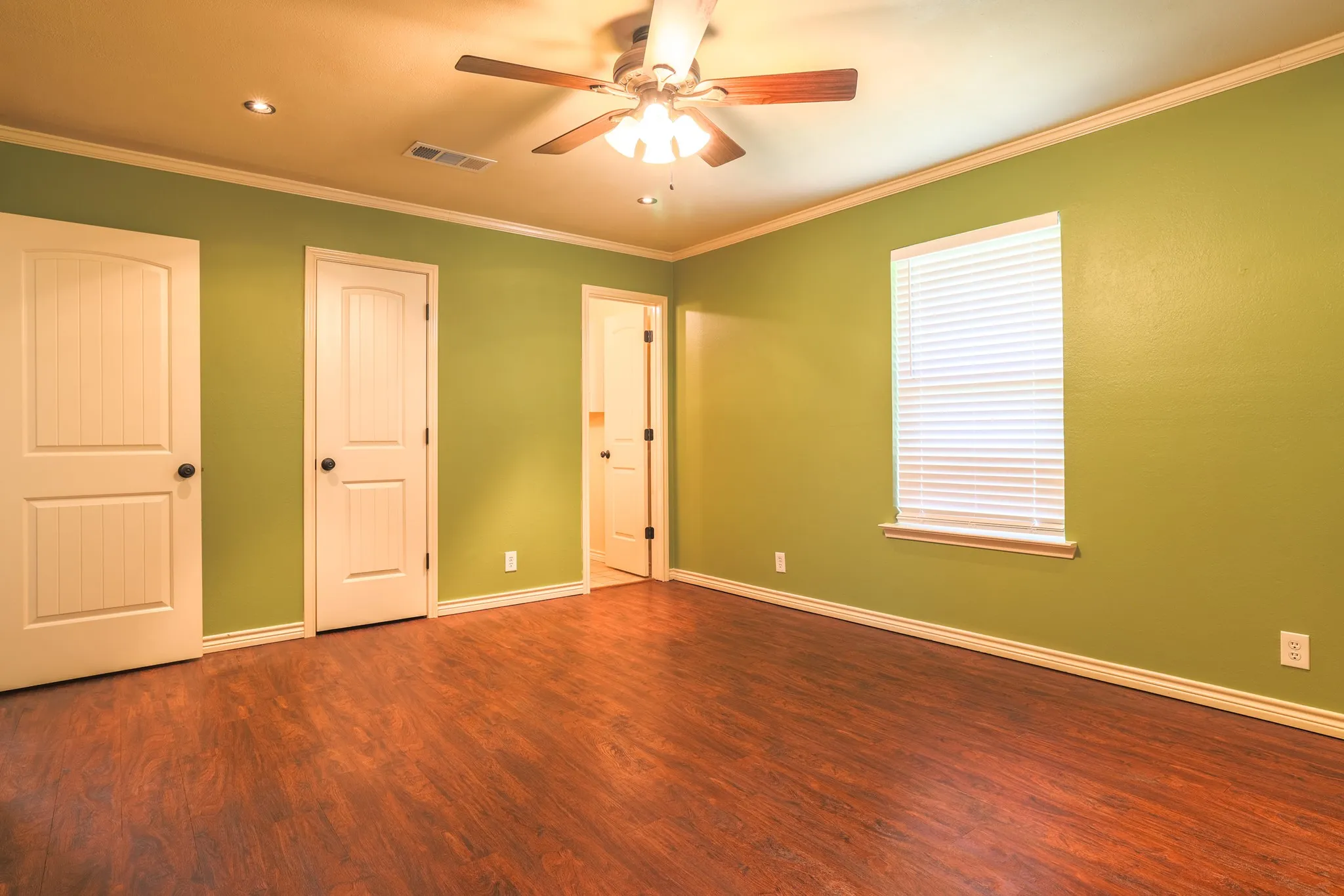 Single Family Residence For Sale in Denton County , 4 Cole Circle, Krum, Texas 76249, 3 Bedroom, 2 Bathroom, 1 Garage spaces, 1,186 Sqft, built in 1983, mls#21336110, Real Estate Agent in Krum, Homes For Sale in Denton county, Homes For Sale in Krum, Realtor in Krum Texas, Real Estate Brokerage Independent Realty Texas, Luminita Cordes Realtor