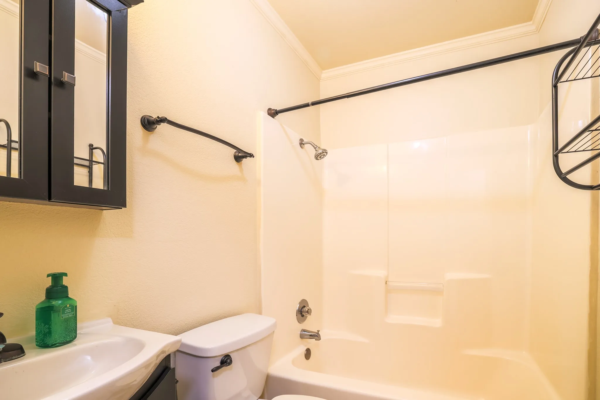 Single Family Residence For Sale in Denton County , 4 Cole Circle, Krum, Texas 76249, 3 Bedroom, 2 Bathroom, 1 Garage spaces, 1,186 Sqft, built in 1983, mls#21336110, Real Estate Agent in Krum, Homes For Sale in Denton county, Homes For Sale in Krum, Realtor in Krum Texas, Real Estate Brokerage Independent Realty Texas, Luminita Cordes Realtor