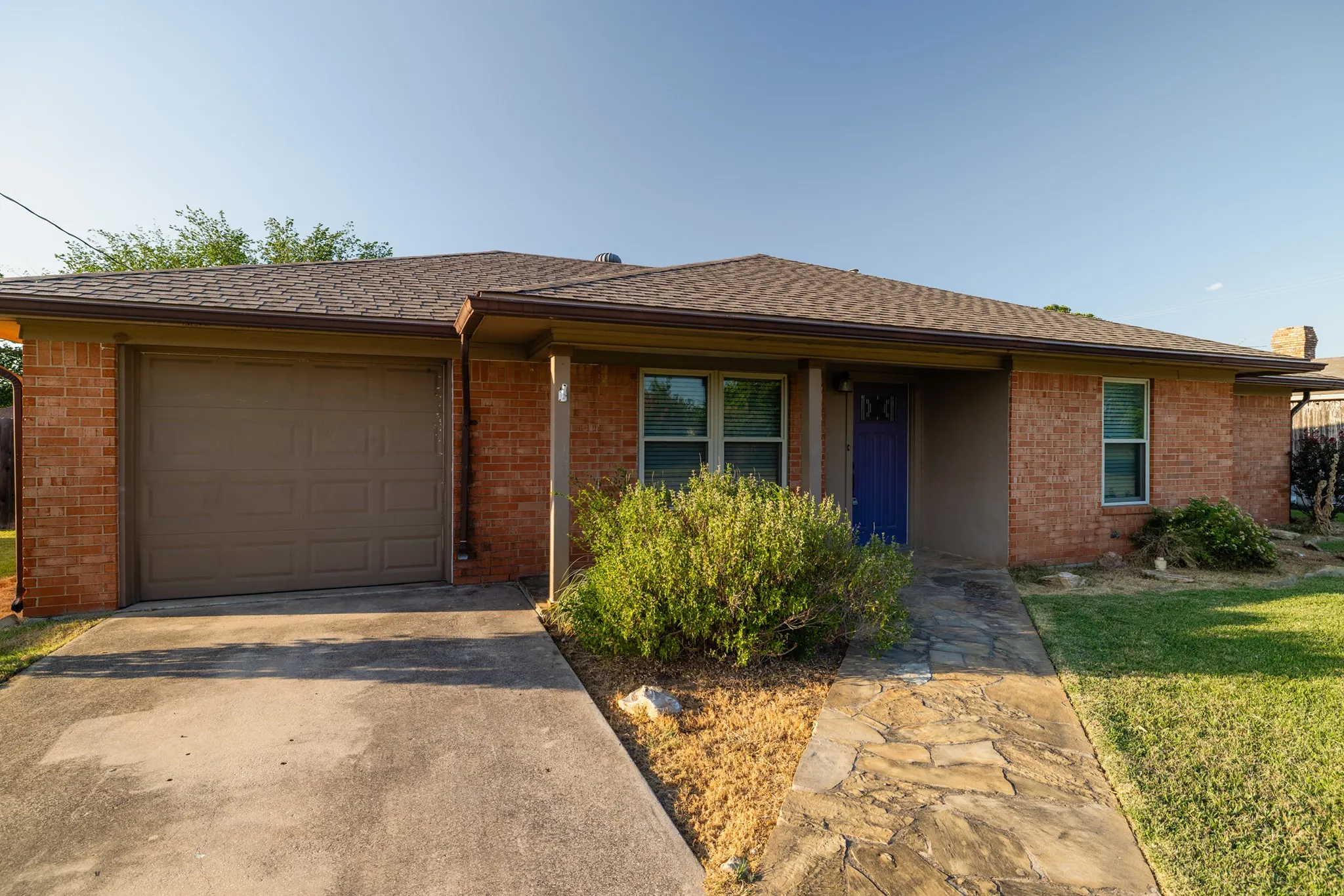 Single Family Residence For Sale in Denton County , 4 Cole Circle, Krum, Texas 76249, 3 Bedroom, 2 Bathroom, 1 Garage spaces, 1,186 Sqft, built in 1983, mls#21336110, Real Estate Agent in Krum, Homes For Sale in Denton county, Homes For Sale in Krum, Realtor in Krum Texas, Real Estate Brokerage Independent Realty Texas, Luminita Cordes Realtor