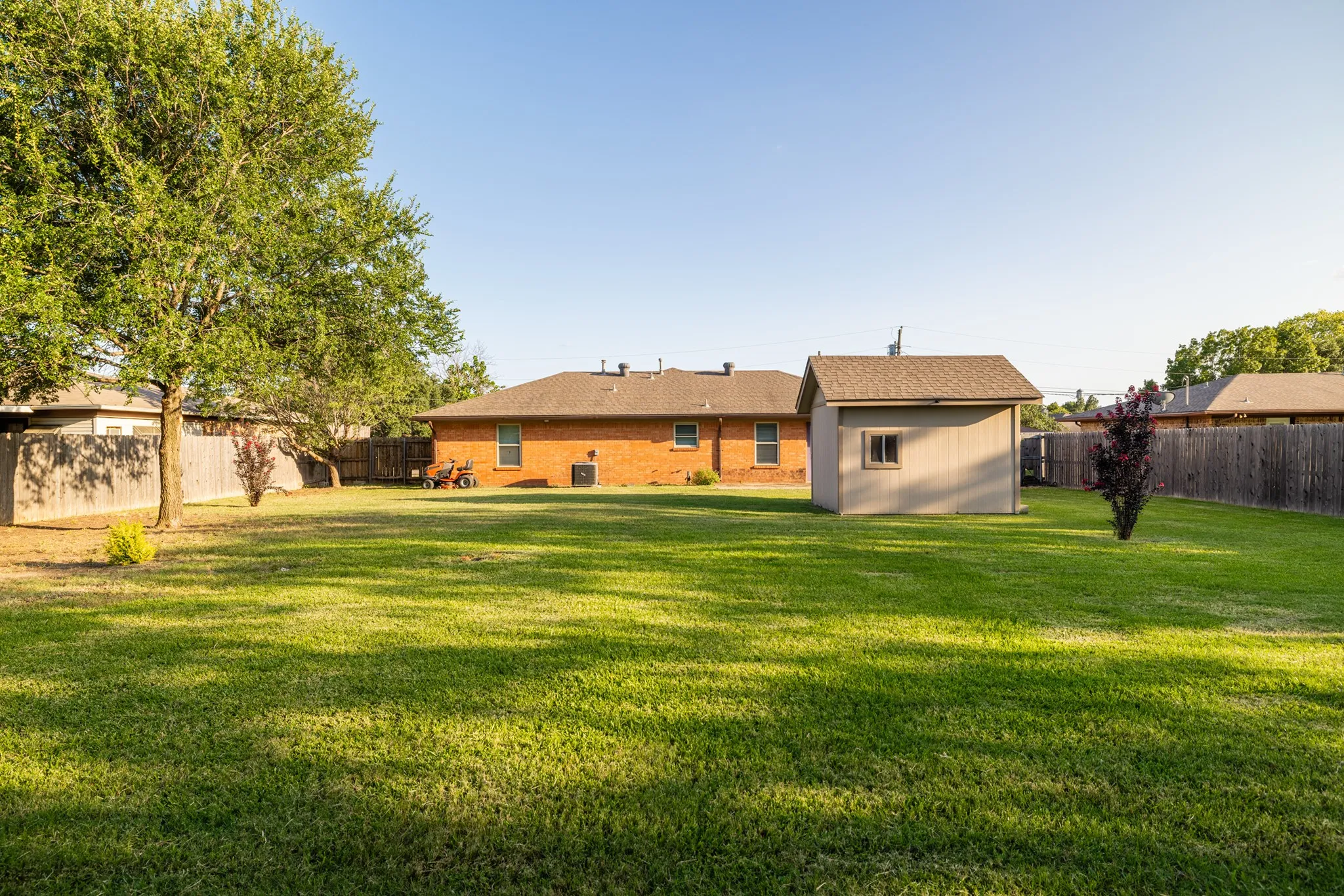 Single Family Residence For Sale in Denton County , 4 Cole Circle, Krum, Texas 76249, 3 Bedroom, 2 Bathroom, 1 Garage spaces, 1,186 Sqft, built in 1983, mls#21336110, Real Estate Agent in Krum, Homes For Sale in Denton county, Homes For Sale in Krum, Realtor in Krum Texas, Real Estate Brokerage Independent Realty Texas, Luminita Cordes Realtor