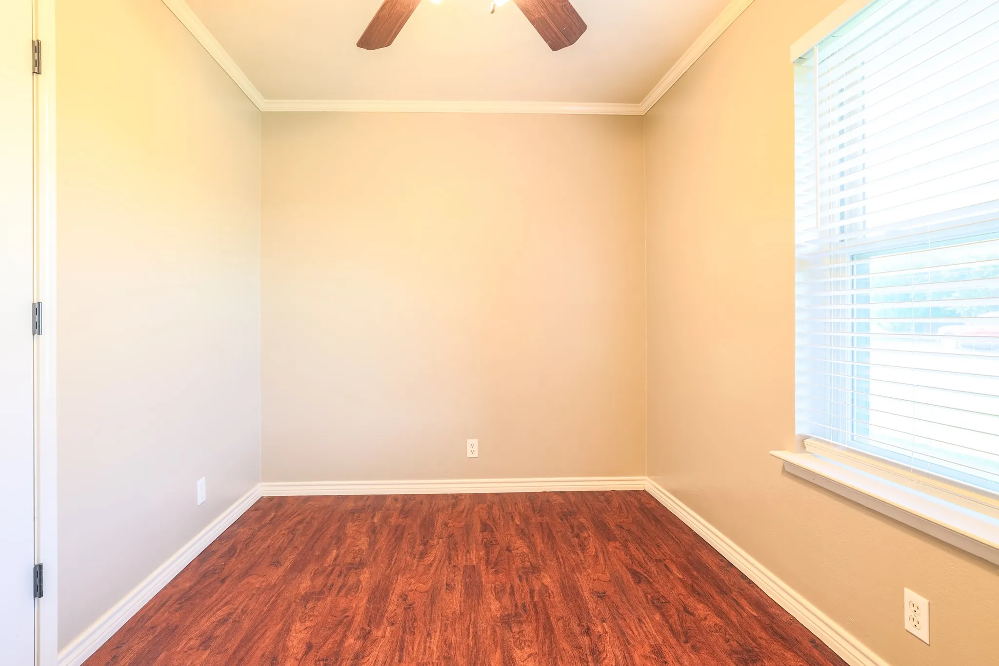 Single Family Residence For Sale in Denton County , 4 Cole Circle, Krum, Texas 76249, 3 Bedroom, 2 Bathroom, 1 Garage spaces, 1,186 Sqft, built in 1983, mls#21336110, Real Estate Agent in Krum, Homes For Sale in Denton county, Homes For Sale in Krum, Realtor in Krum Texas, Real Estate Brokerage Independent Realty Texas, Luminita Cordes Realtor