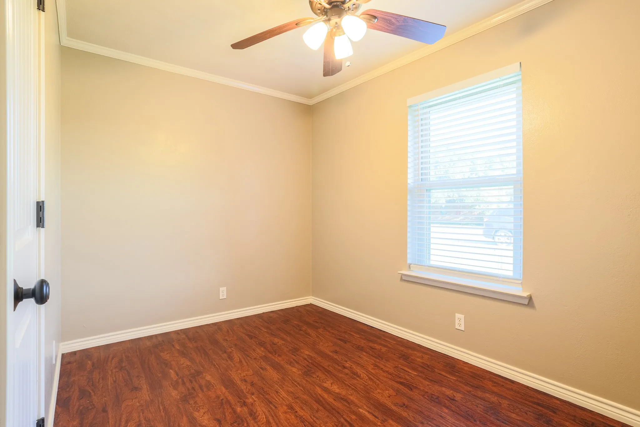 Single Family Residence For Sale in Denton County , 4 Cole Circle, Krum, Texas 76249, 3 Bedroom, 2 Bathroom, 1 Garage spaces, 1,186 Sqft, built in 1983, mls#21336110, Real Estate Agent in Krum, Homes For Sale in Denton county, Homes For Sale in Krum, Realtor in Krum Texas, Real Estate Brokerage Independent Realty Texas, Luminita Cordes Realtor