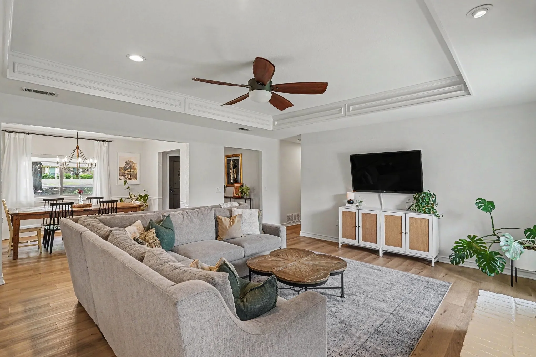 Single Family Residence For Sale in Collin County , 708 Summer Place, Murphy, Texas 75094, 3 Bedroom, 2 Bathroom, 3 Garage spaces, 2,359 Sqft, built in 1981, mls#21318764, Real Estate Agent in Murphy, Homes For Sale in Collin county, Homes For Sale in Murphy, Realtor in Murphy Texas, Real Estate Brokerage Independent Realty Texas, Luminita Cordes Realtor