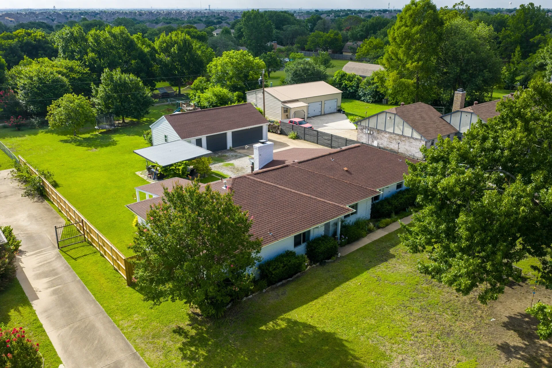 Single Family Residence For Sale in Collin County , 708 Summer Place, Murphy, Texas 75094, 3 Bedroom, 2 Bathroom, 3 Garage spaces, 2,359 Sqft, built in 1981, mls#21318764, Real Estate Agent in Murphy, Homes For Sale in Collin county, Homes For Sale in Murphy, Realtor in Murphy Texas, Real Estate Brokerage Independent Realty Texas, Luminita Cordes Realtor