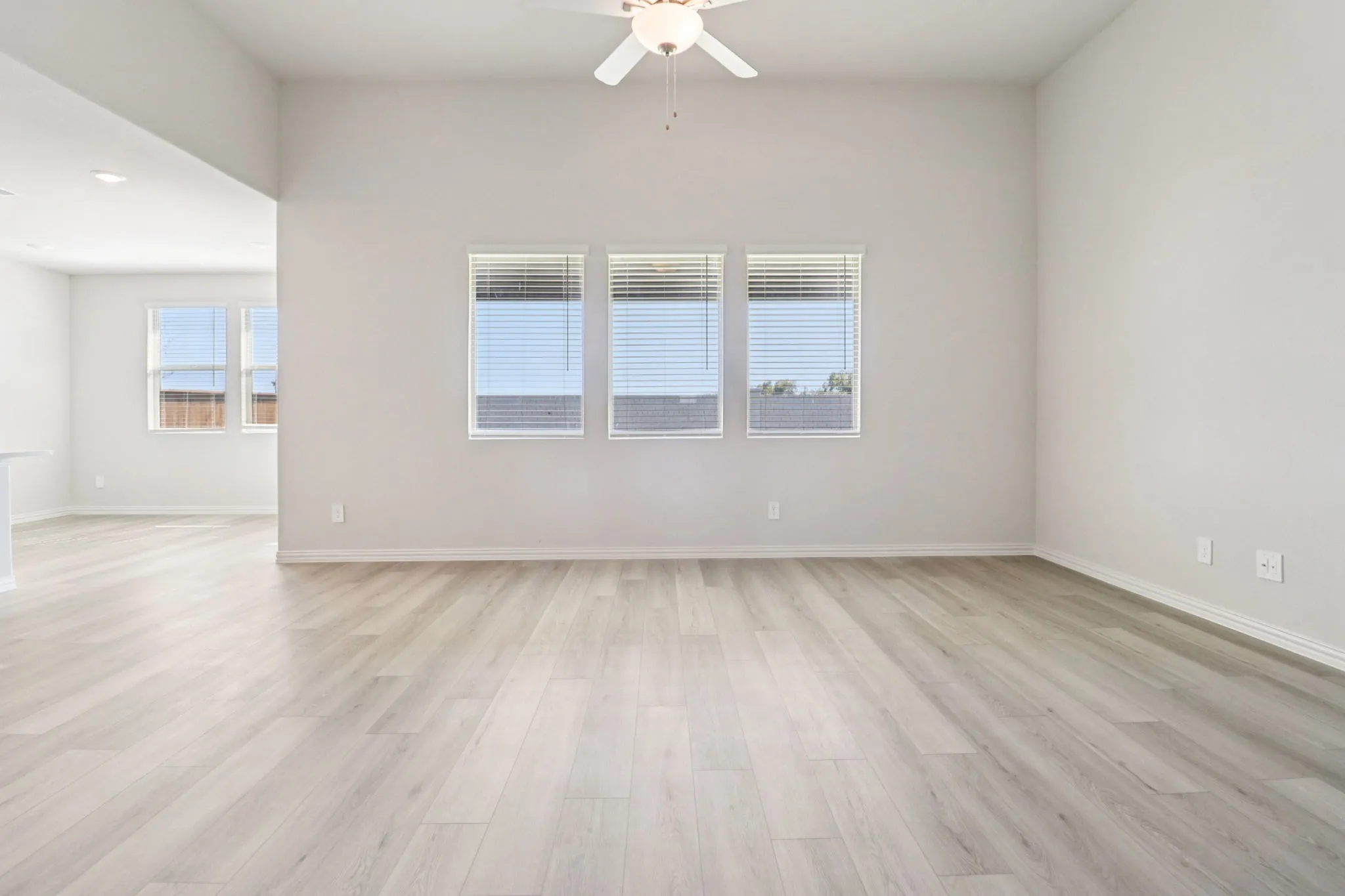  Photo is not of the actual home, but is an inspirational photo of builder’s model home and may depict options, furnishings, and/or decorator features that are not included.
