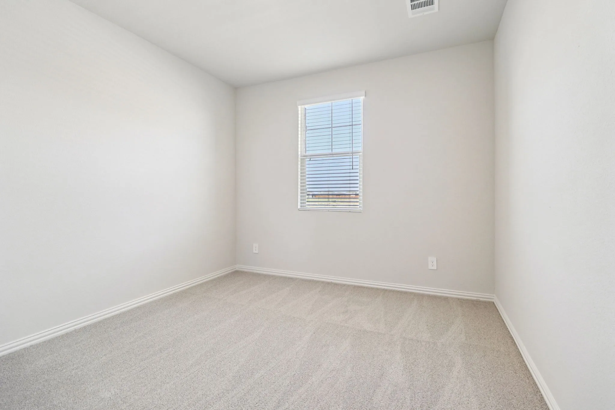  Photo is not of the actual home, but is an inspirational photo of builder’s model home and may depict options, furnishings, and/or decorator features that are not included.
