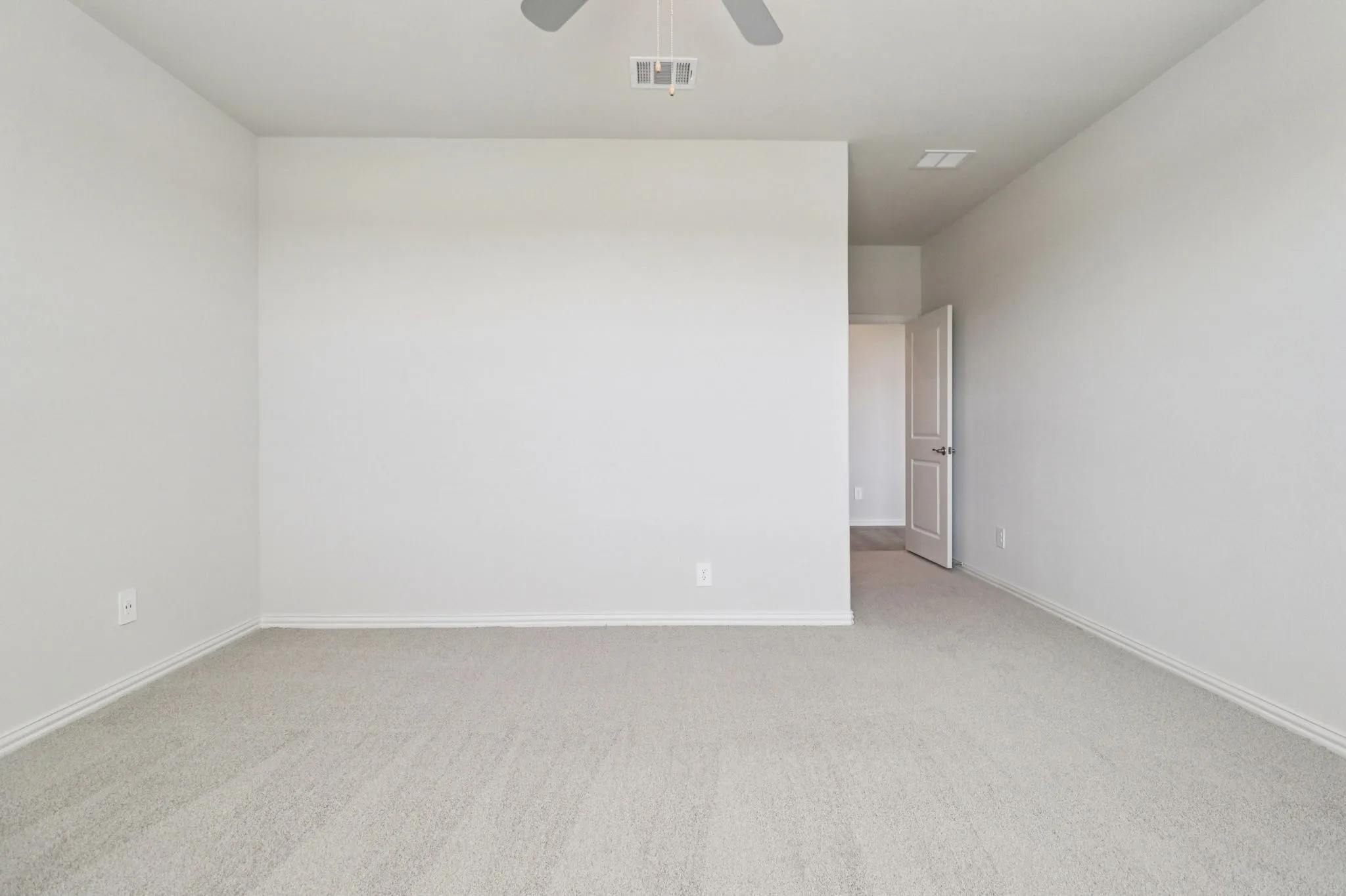  Photo is not of the actual home, but is an inspirational photo of builder’s model home and may depict options, furnishings, and/or decorator features that are not included.

